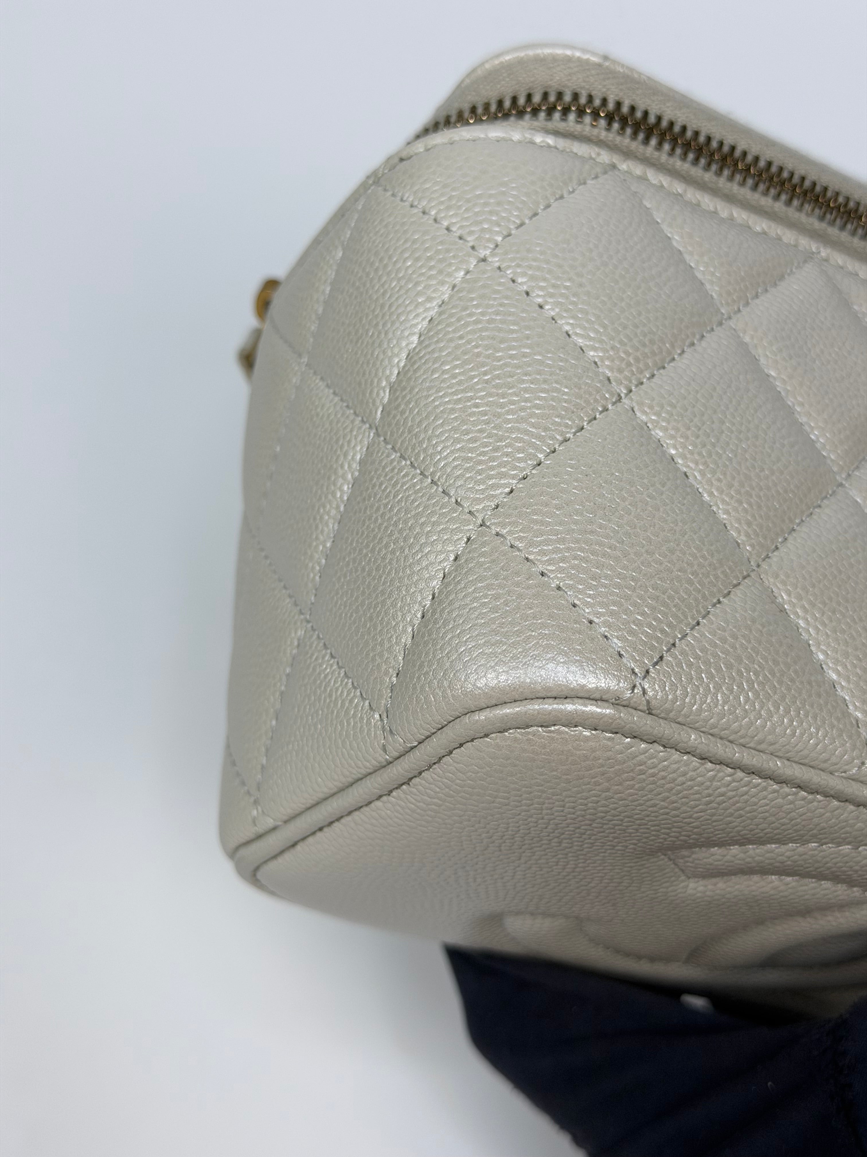 Chanel Vanity In Light Pearl Grey Caviar Leather With Gold Hardware. Authentic and preloved in excellent condition.