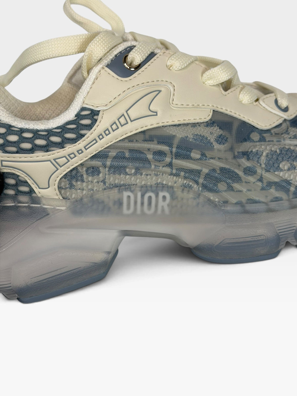Christian Dior Vibe Sneakers In White & Chambray Blue Oblique (Size 36.5/UK3.5) 100% authentic and preloved in excellent condition