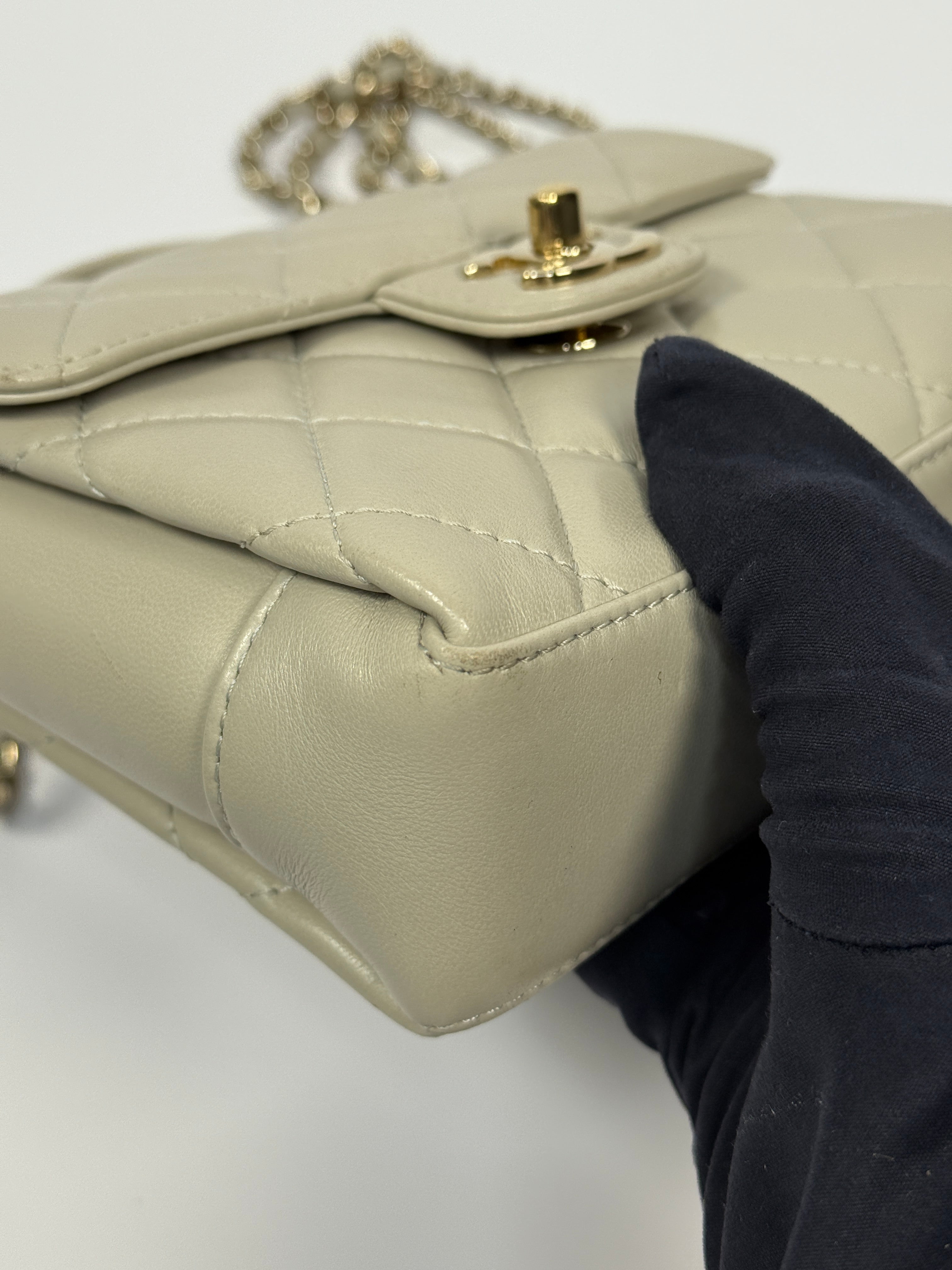 Chanel Seasonal Top Handle Flap Bag
Pre Loved & Authentic