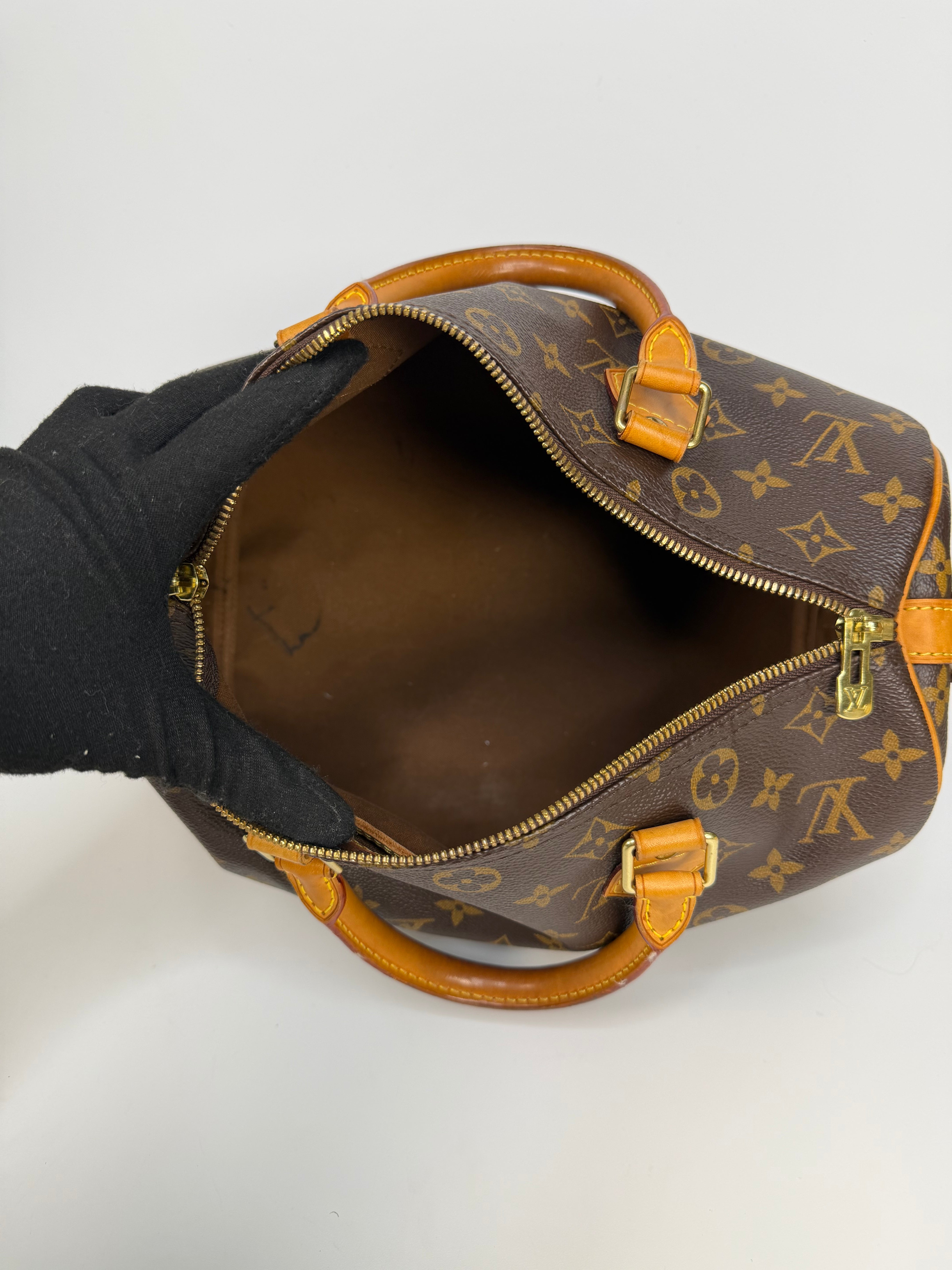 Louis Vuitton Bandoulière Speedy 30 In Monogram With Gold Hardware. Authentic and preloved in very good condition.