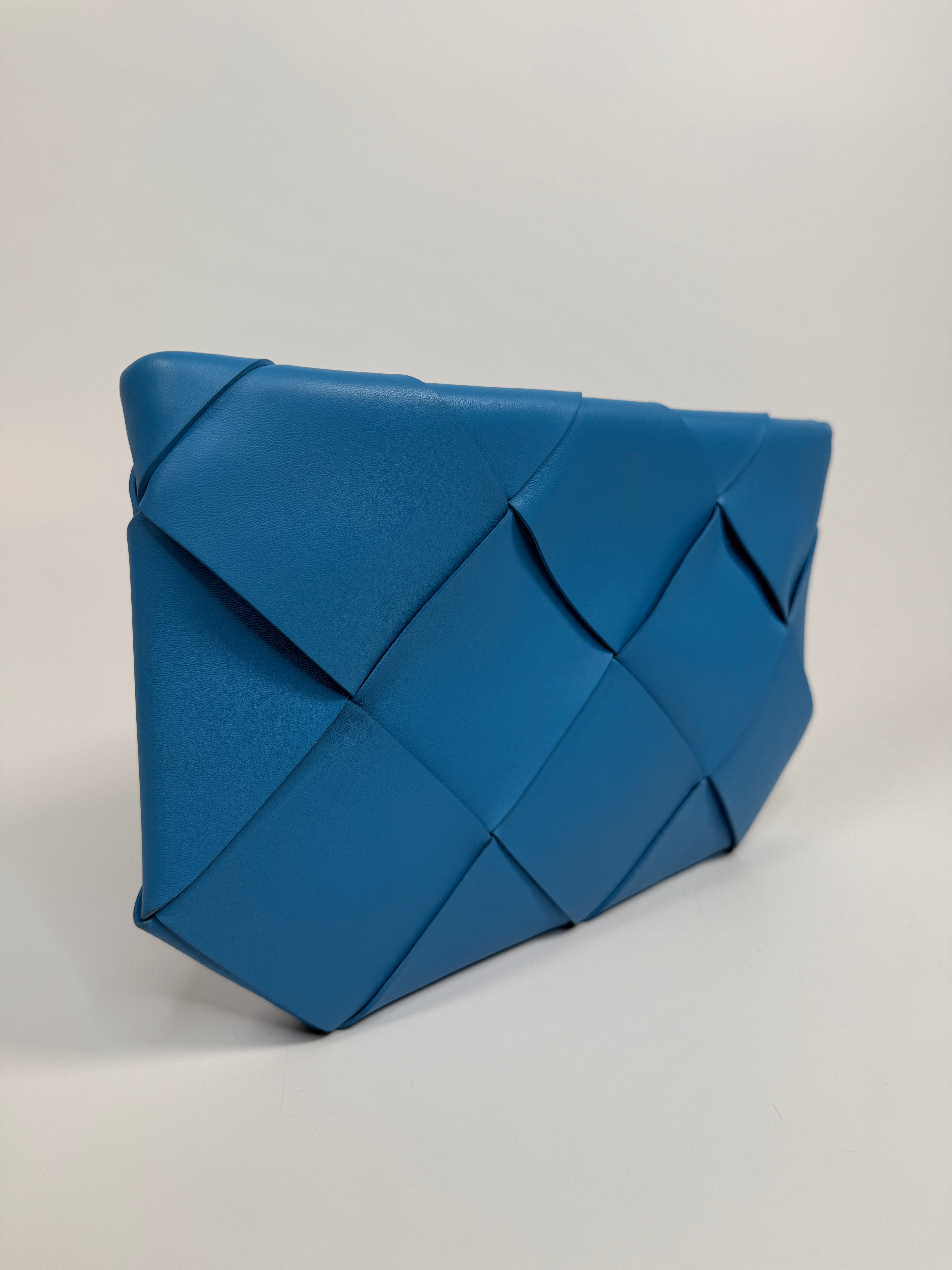 Bottega Veneta Intrecciato Zipped Pouch Pre Loved