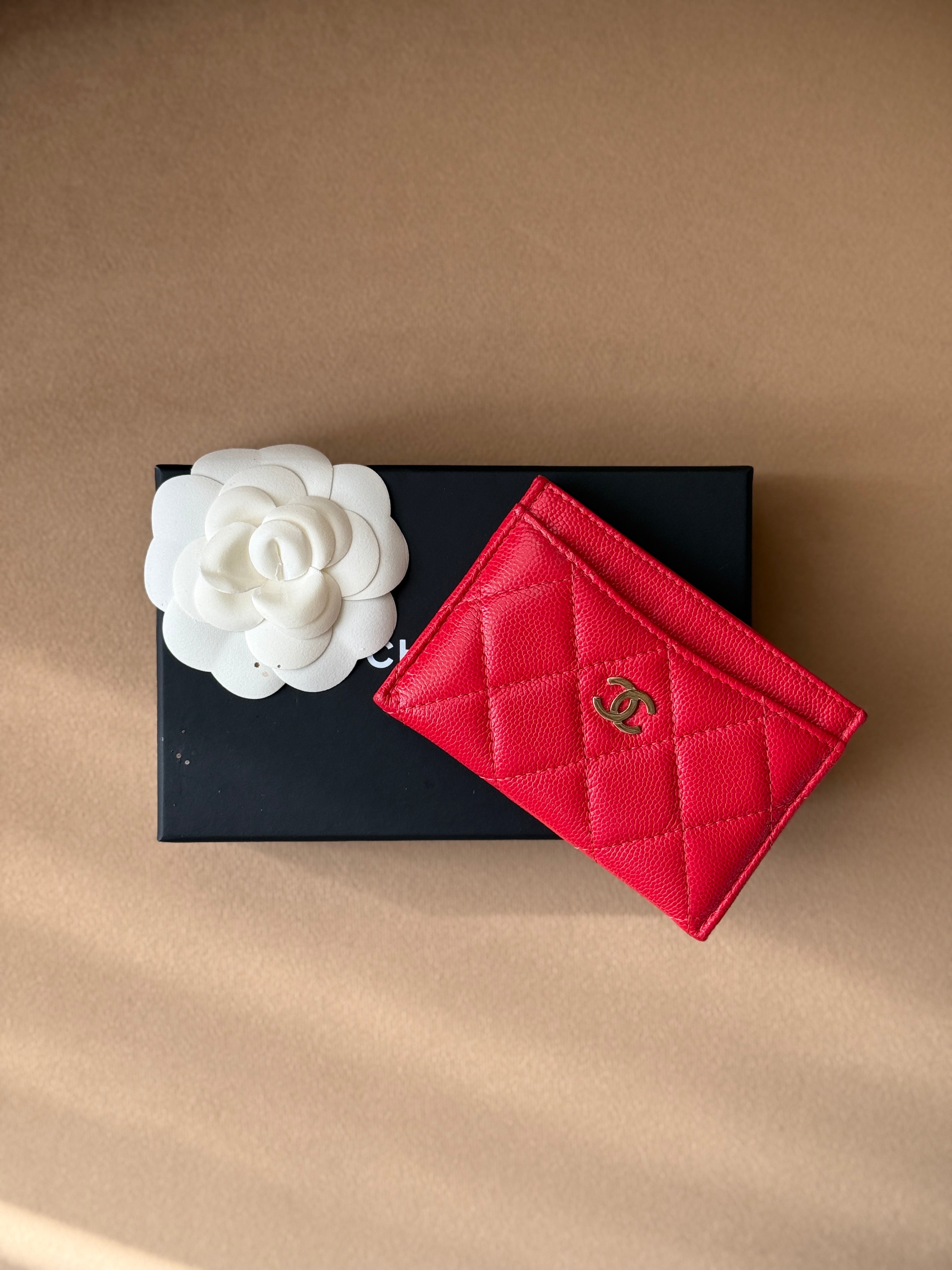 Authentic and preloved Chanel Classic Card Holder In Red Caviar Leather With Pale Gold Hardware In Excellent Condition. 100% Authenticity Guarantee