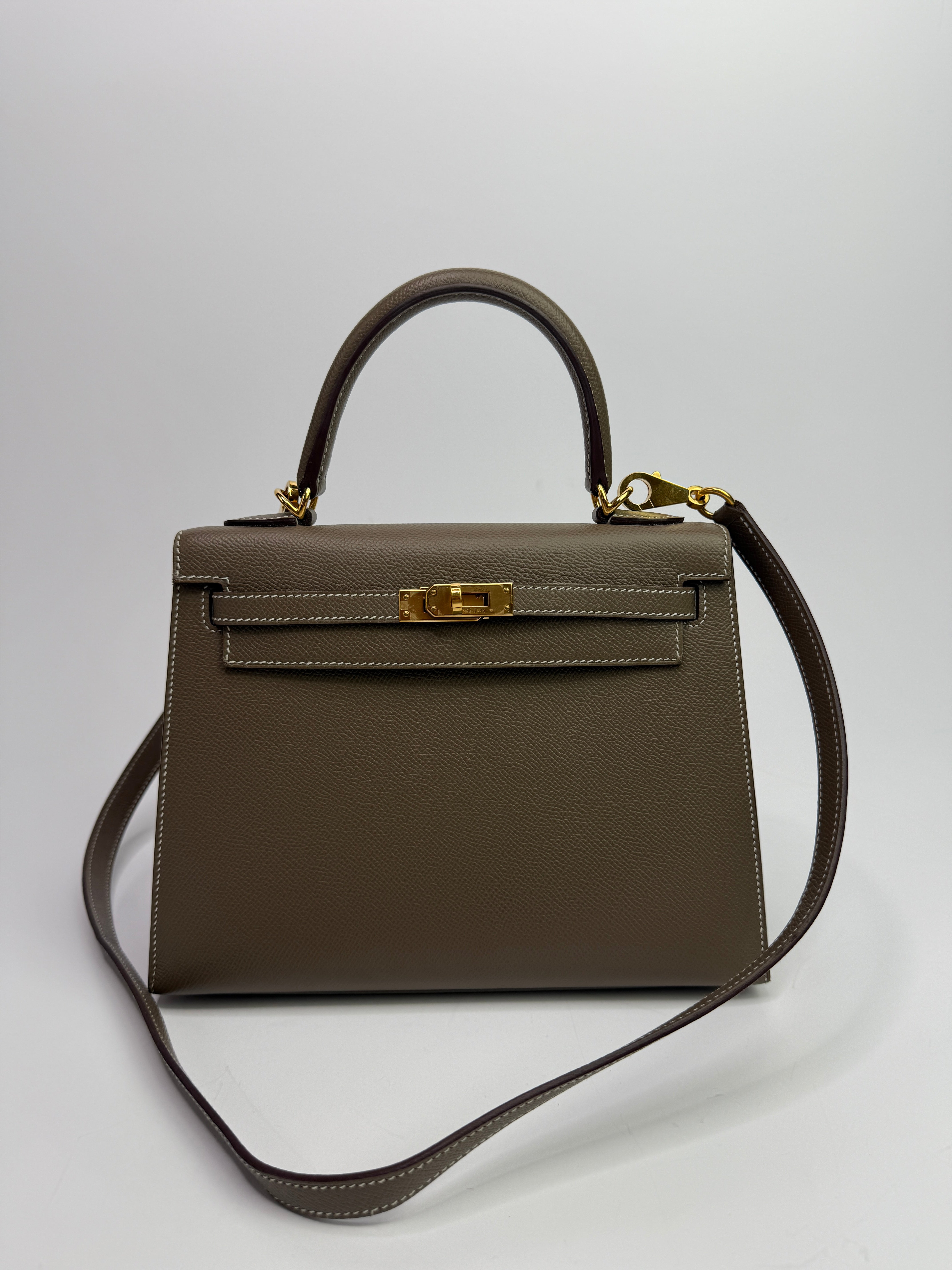 Authentic Pre Loved Hermès Kelly 25 Sellier In Etoupe Epsom Leather With Gold Hardware Excellent Condition