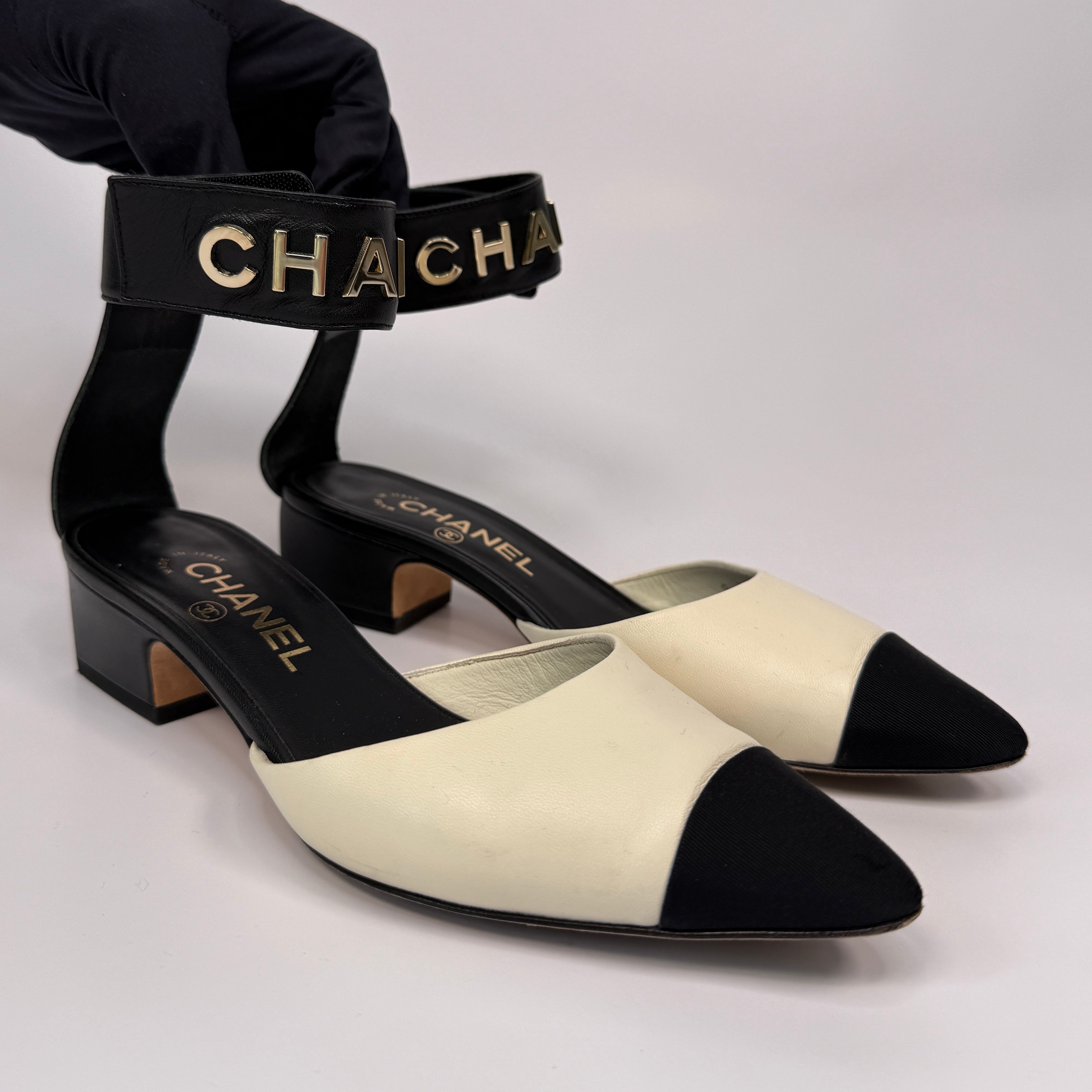 Chanel Two-Tone White & Black Kitten Heel Sandals (Size 37/UK4)