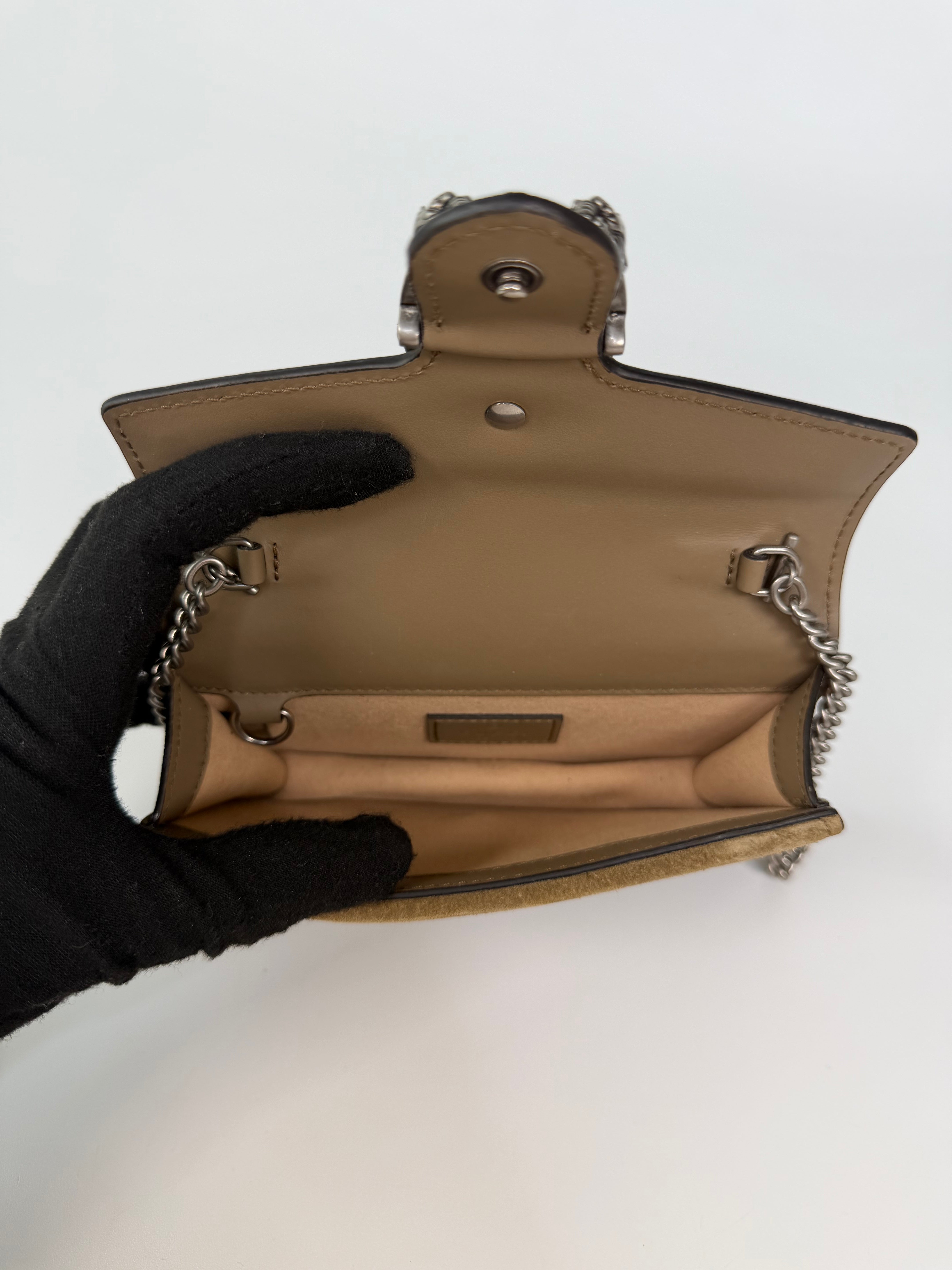 Gucci Super Mini GG Dionysus Canvas Wallet On Chain. Authentic an d preloved in excellent condition. Verified by Luxe Cheshire. 100% guarantee