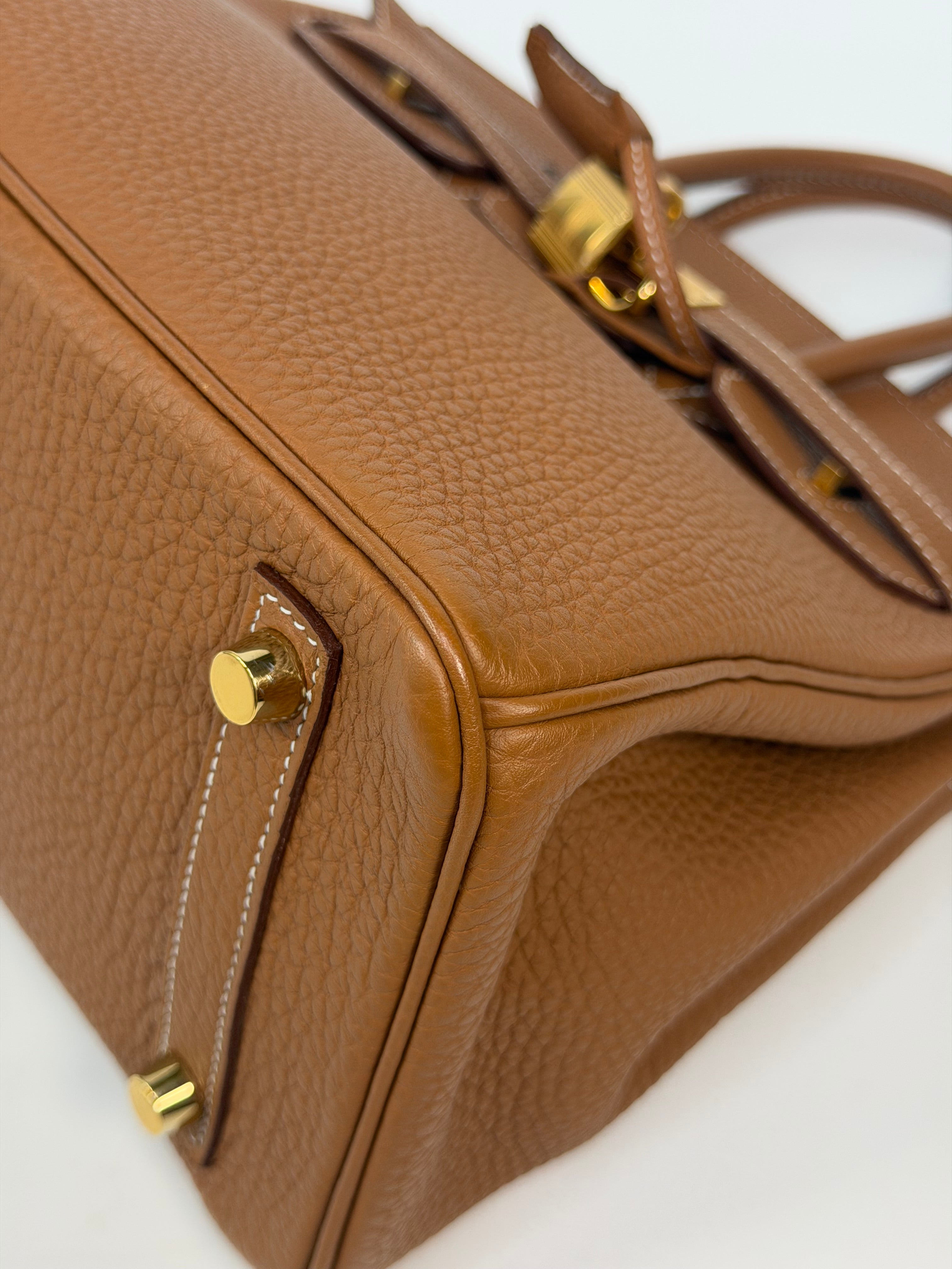 Hermès Birkin 25 In Gold Togo Leather With Gold Hardware. 100% authentic and preloved in excellent condition