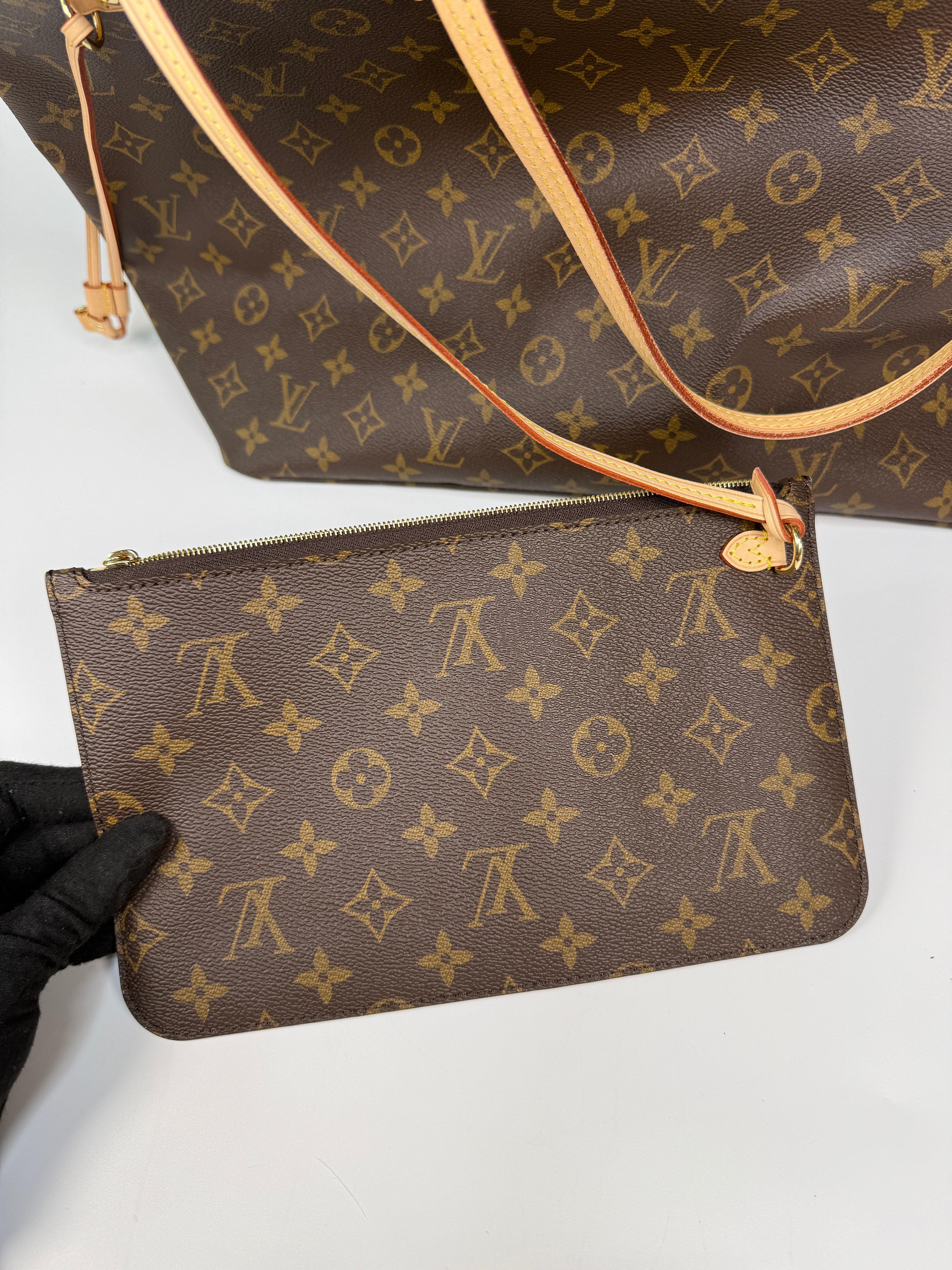 Louis Vuitton Neverfull GM Tote Bag
Authentic Pre Loved Verified by Luxe Cheshire Trusted Designer resale