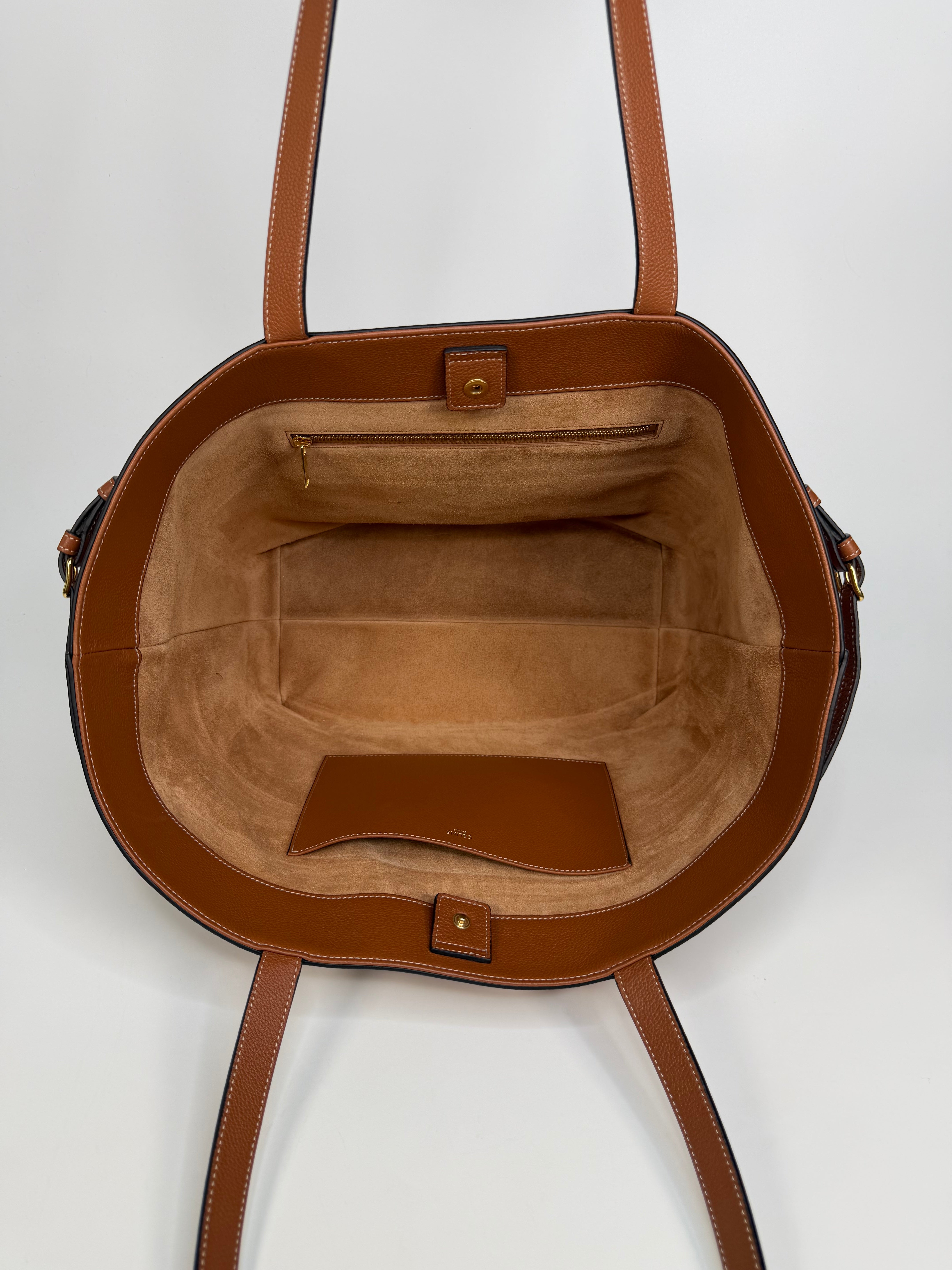 Celine Medium Cabas Anaïs Triomphe In Tan Grained Calfskin. Authentic and preloved in excellent condition