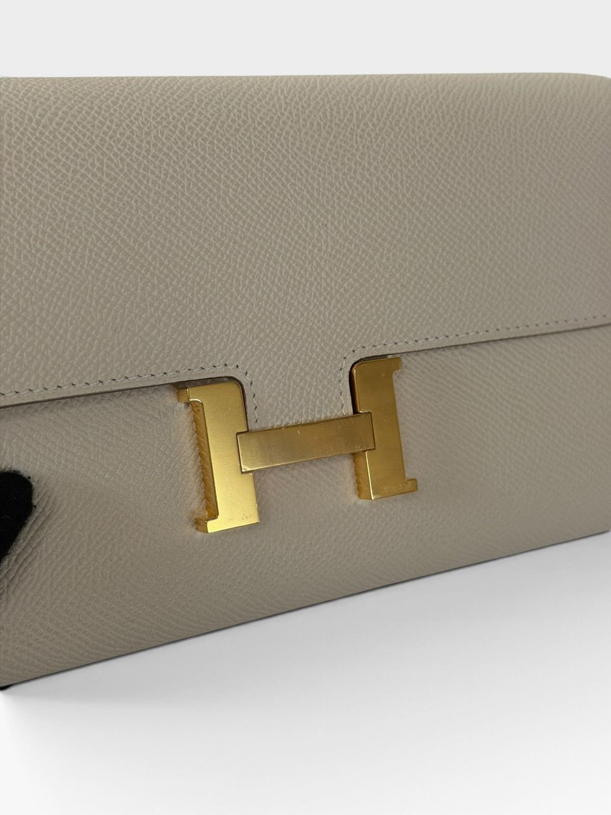 Hermès Constance To Go In Craie Epsom Leather With Gold Hardware. Authentic and preloved in new and unused condition. Verified by Luxe Cheshire. 100% Guarantee