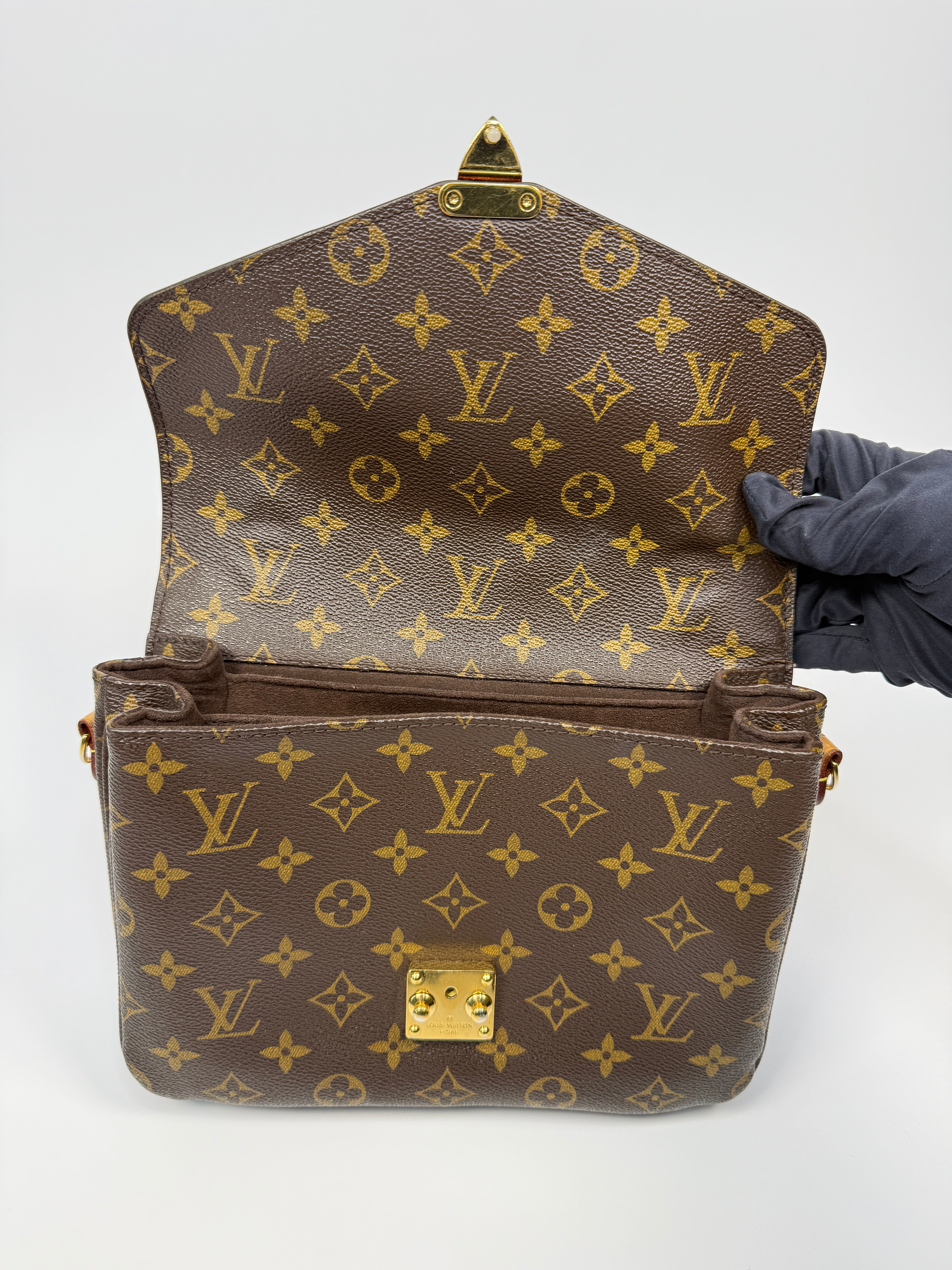 Louis Vuitton Pochette Métis Bag