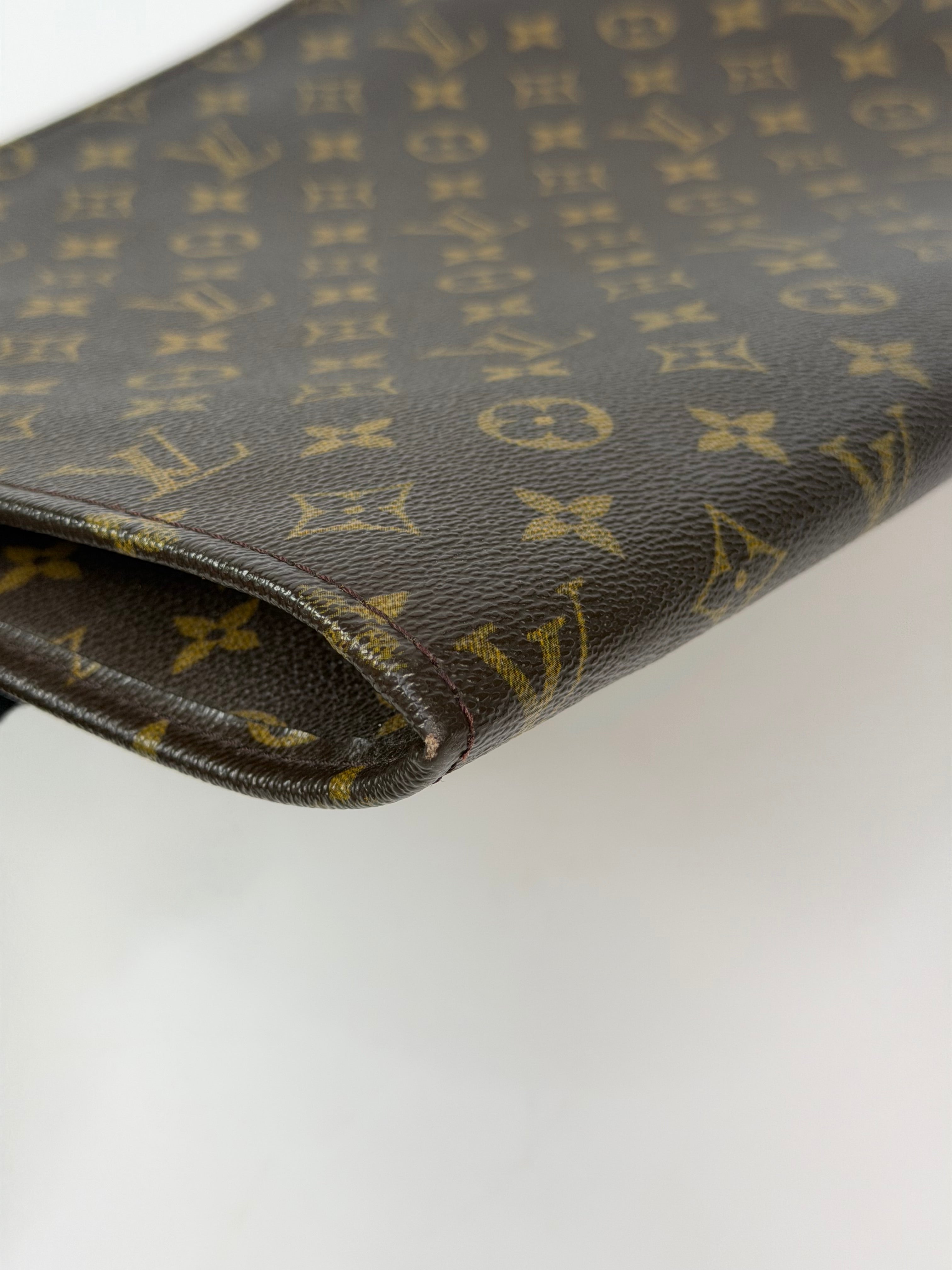Louis Vuitton Poche Document Portfolio In Monogram Gold Hardware. Authentic and preloved n excellent condition. 100% guarantee