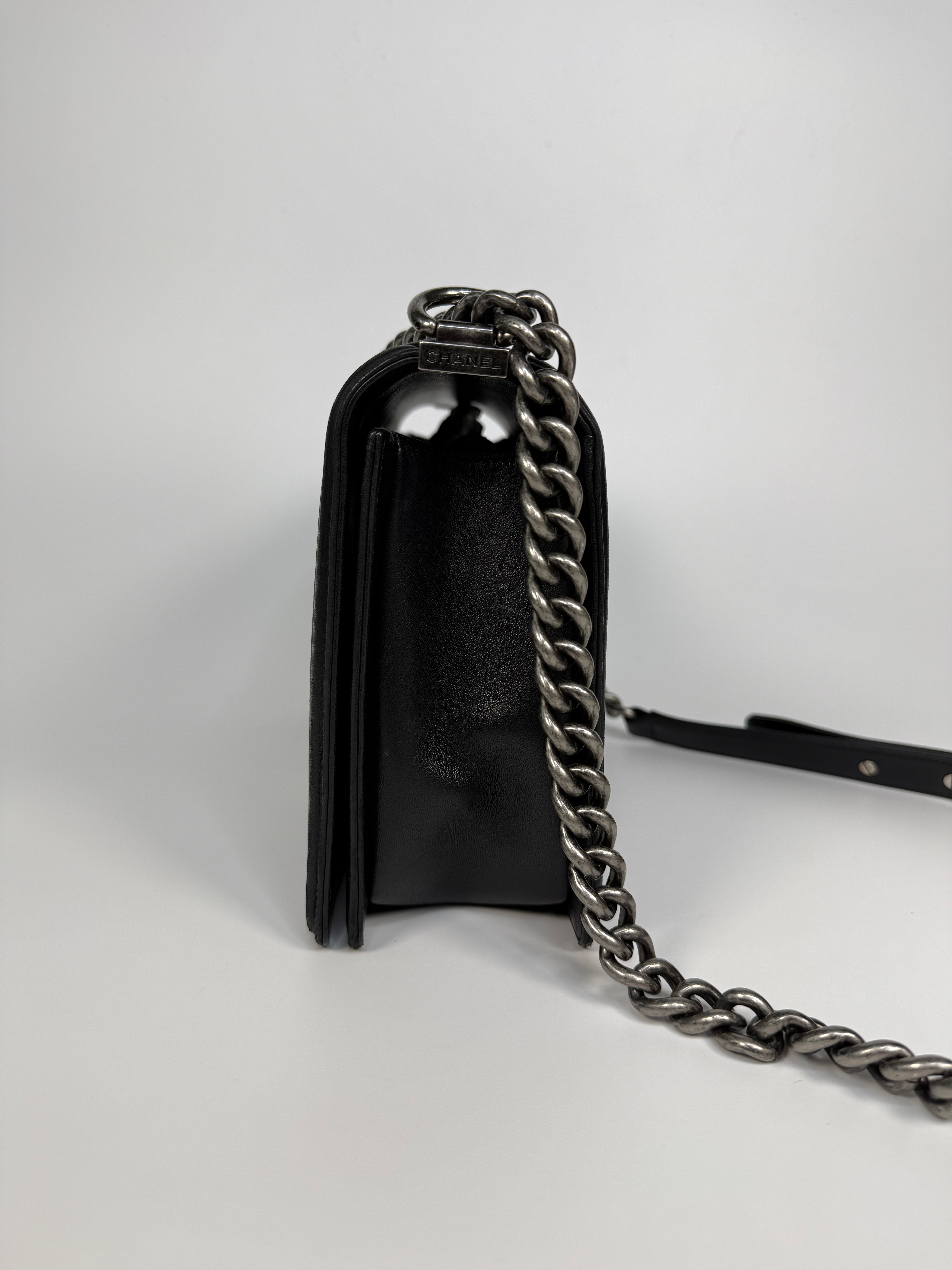 Chanel Black Lambskin Leather Large Boy Bag With Ruthenium In Excellent Condition. 100% Authenticity Guarantee