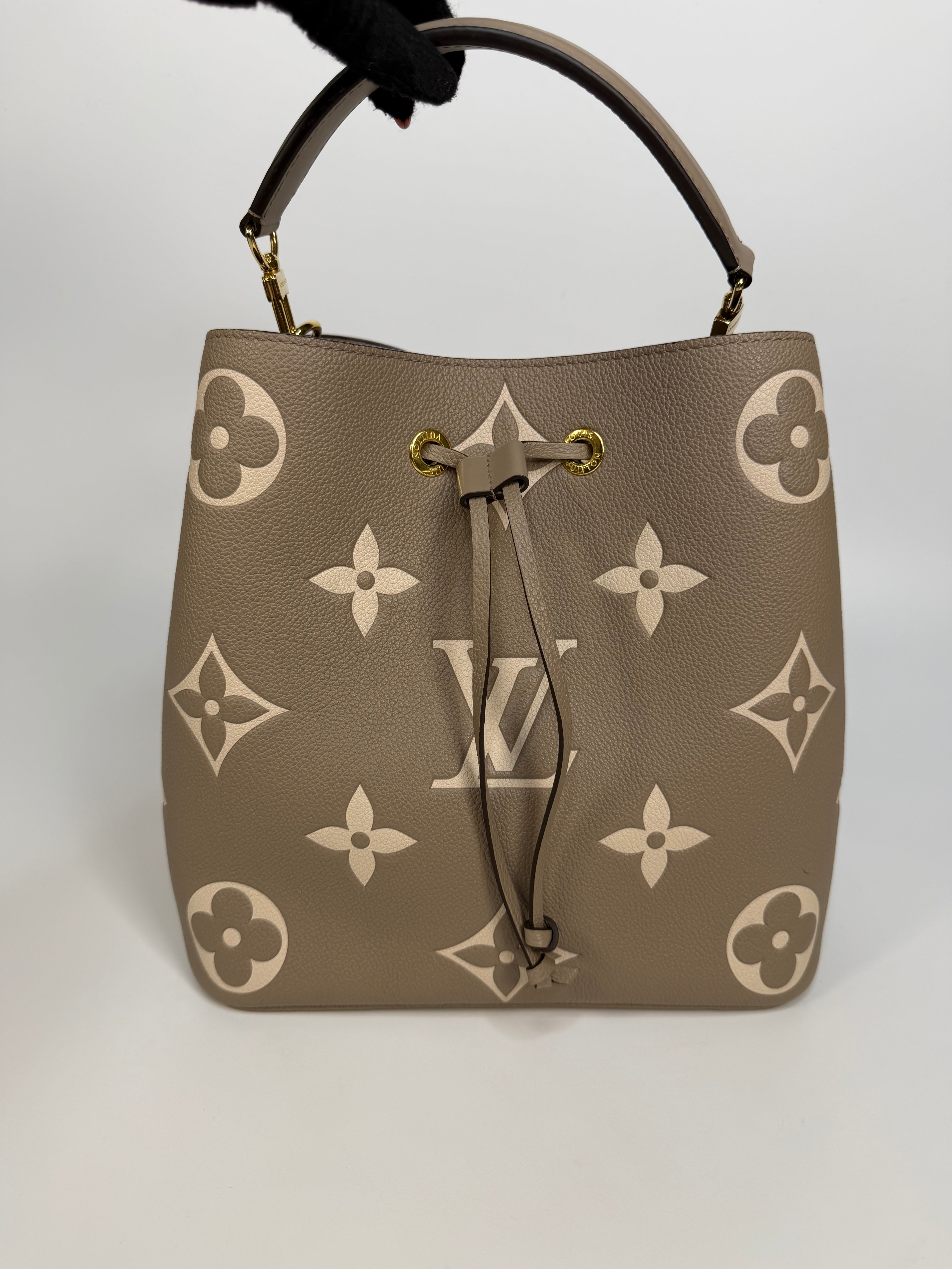 Louis Vuitton NéoNóe Bucket Bag MM Bi Colour Empereinte. Authentic and preloved in excellent condition.