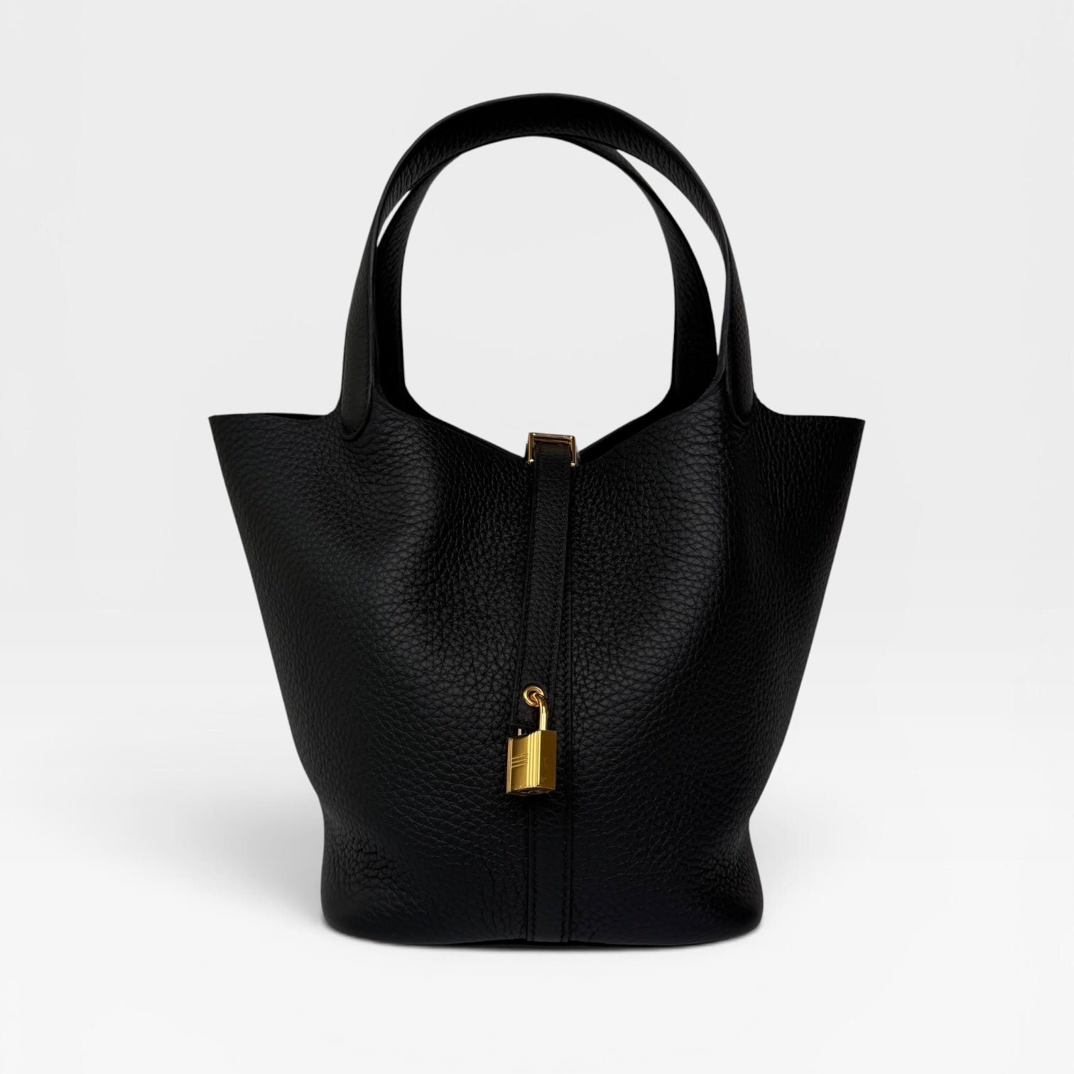 Hermès Picotin 22 In Black Clemence Leather With Palladium Hardware In Box Fresh Condition.
Authentic Pre Loved Verified by Luxe Cheshire Trusted Designer resale