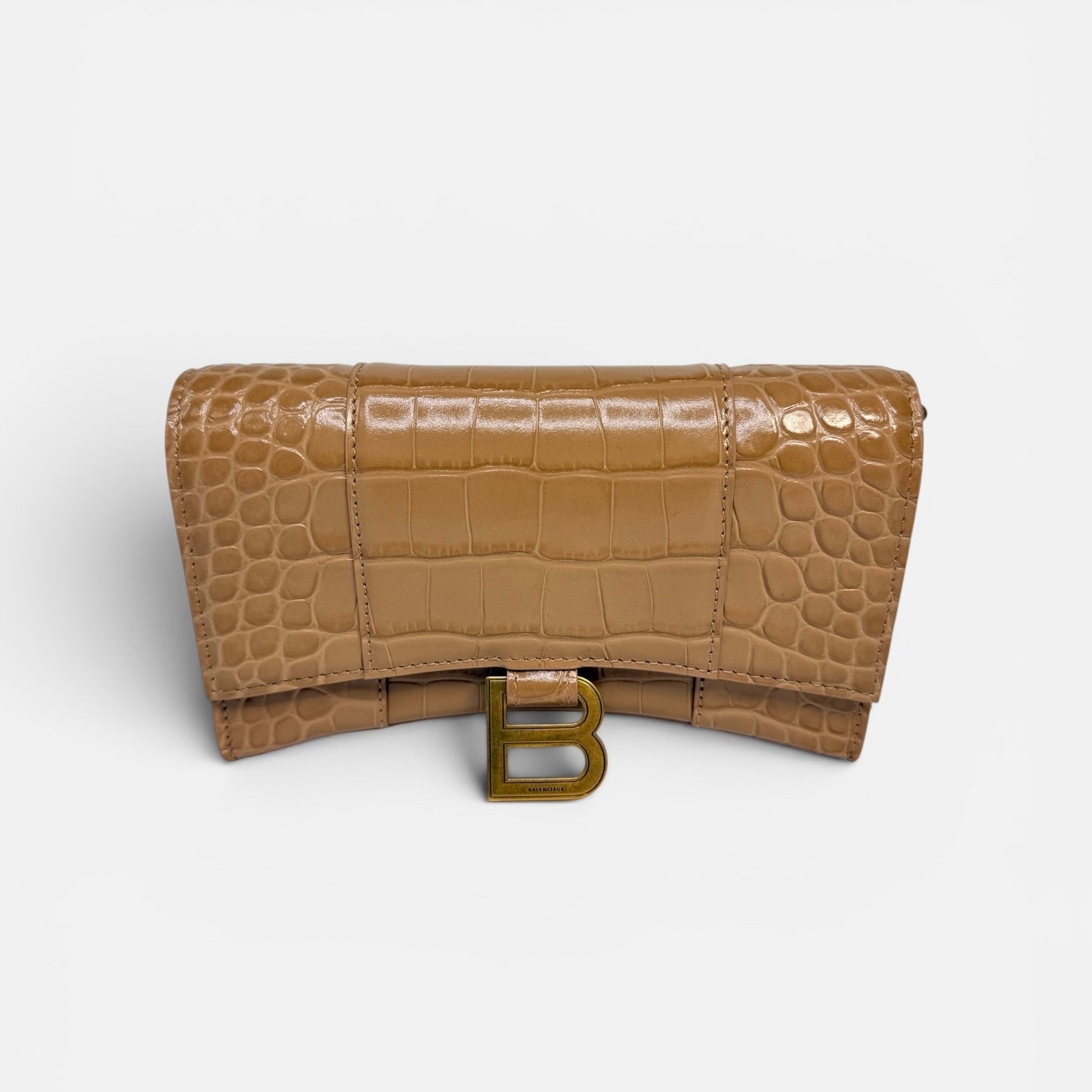 Balenciaga Small Croc Embossed Hourglass Wallet On Chain In Beige Leather With Gold Hardware In Excellent Condition.
Authentic Pre Loved Verified by Luxe Cheshire Trusted Designer resale