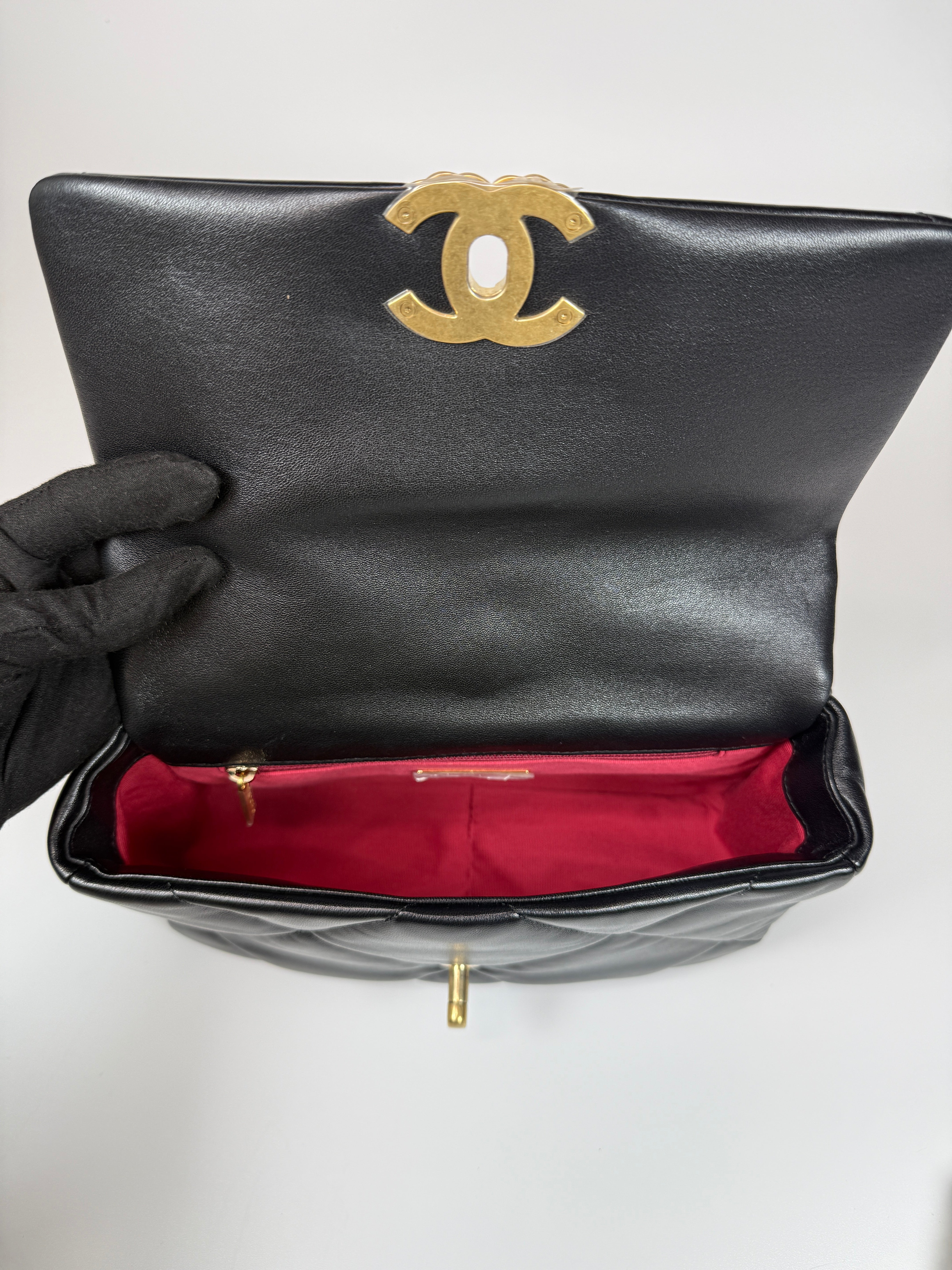 Authentic and preloved Chanel 19 Small In Black Lambskin Leather Mixed hardware. Excellent condition. 100% Authenticity guarantee