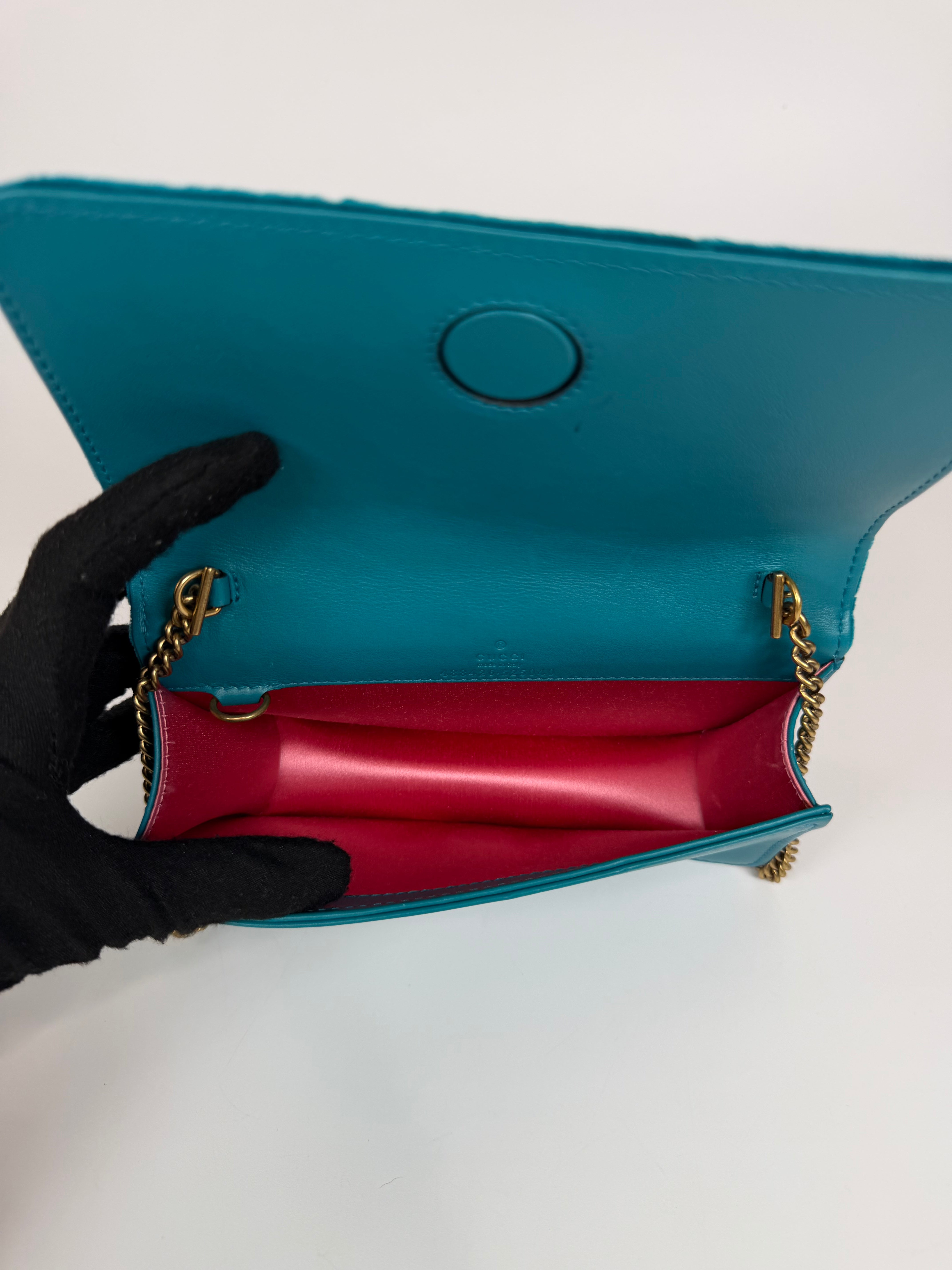 Gucci Wallet On Chain In Turquoise Velvet Excellent condition. Authentic and preloved. Insured next day delivery international shipping. Verified by Luxe Cheshire.
