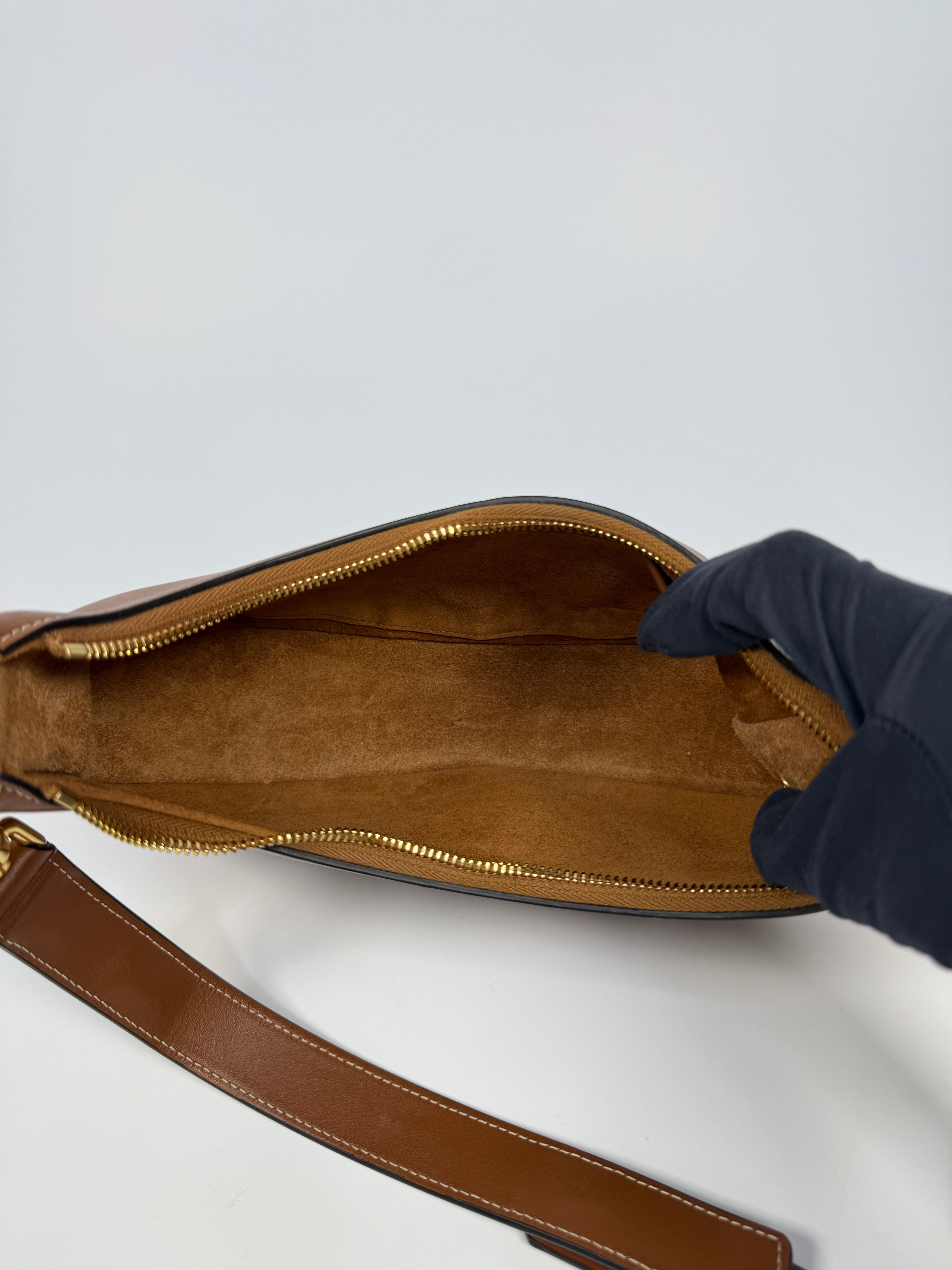 Celine Medium Ava Bag
Pre Loved & Authentic