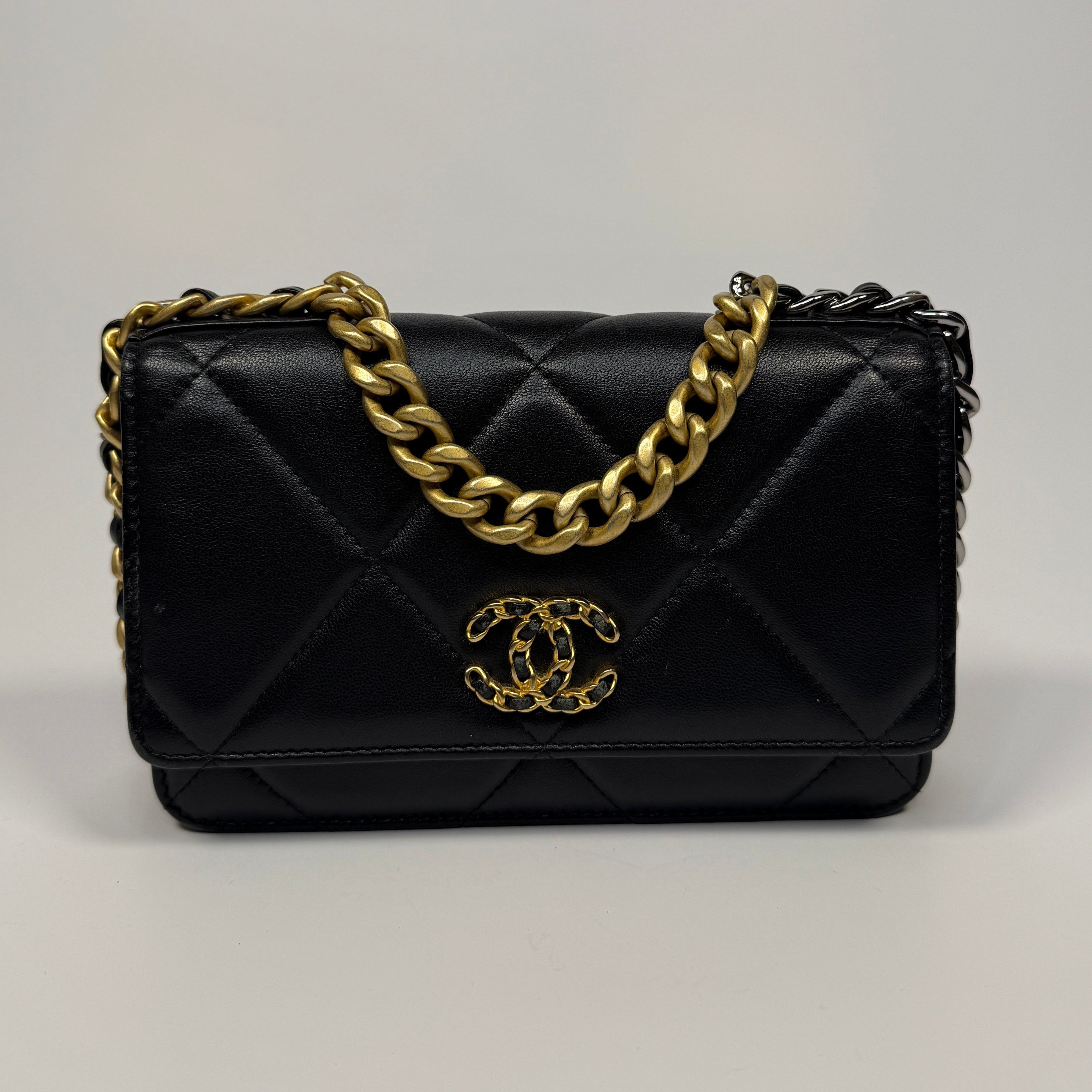Chanel 19 Wallet On Chain In Black Lambskin With Mixed Metal Hardware. Excellent condition. Authentic and preloved.