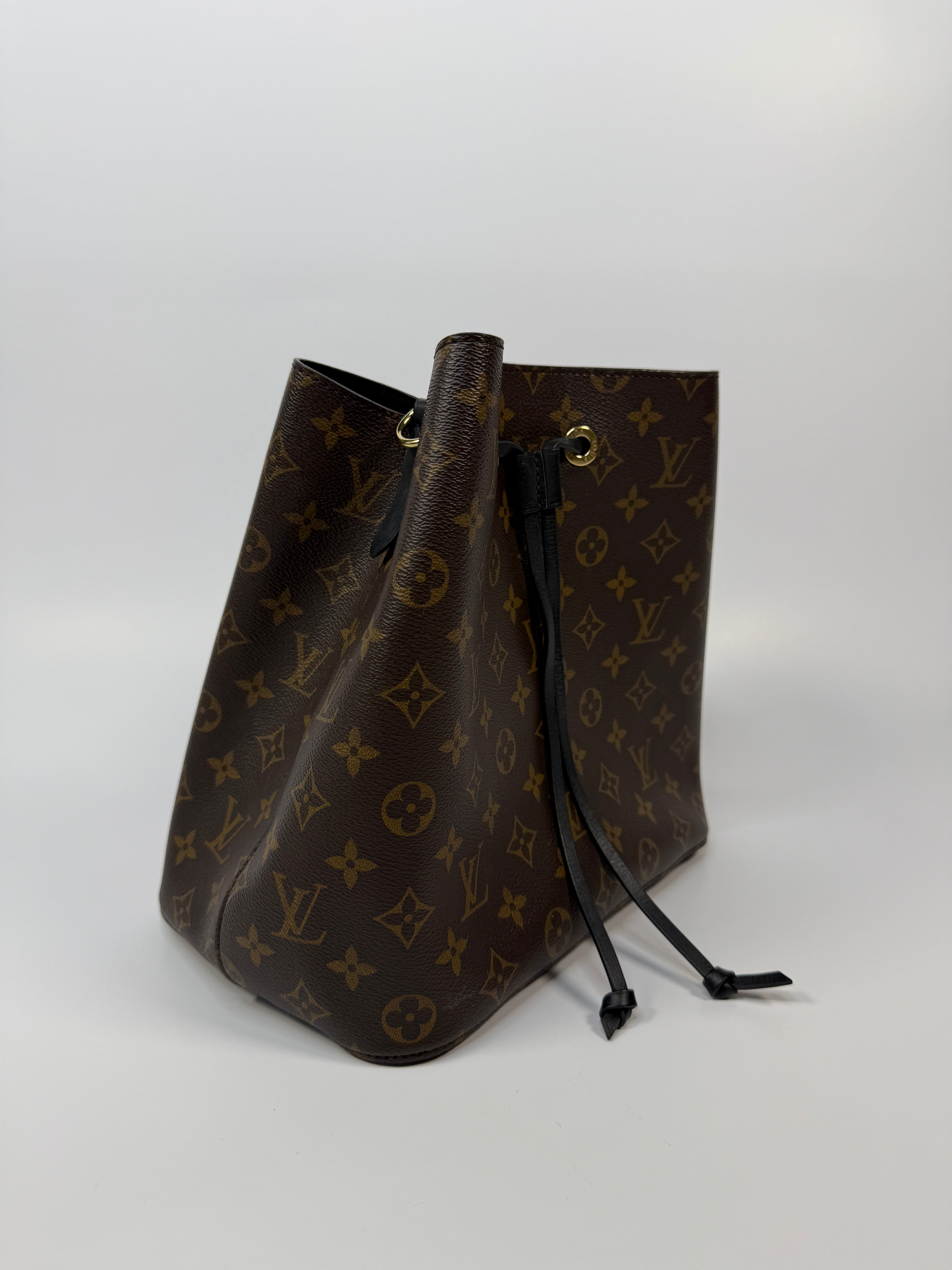 Authetic and preloved Louis Vuitton NéoNóe MM Bucket Bag In Brown Coated Canvas