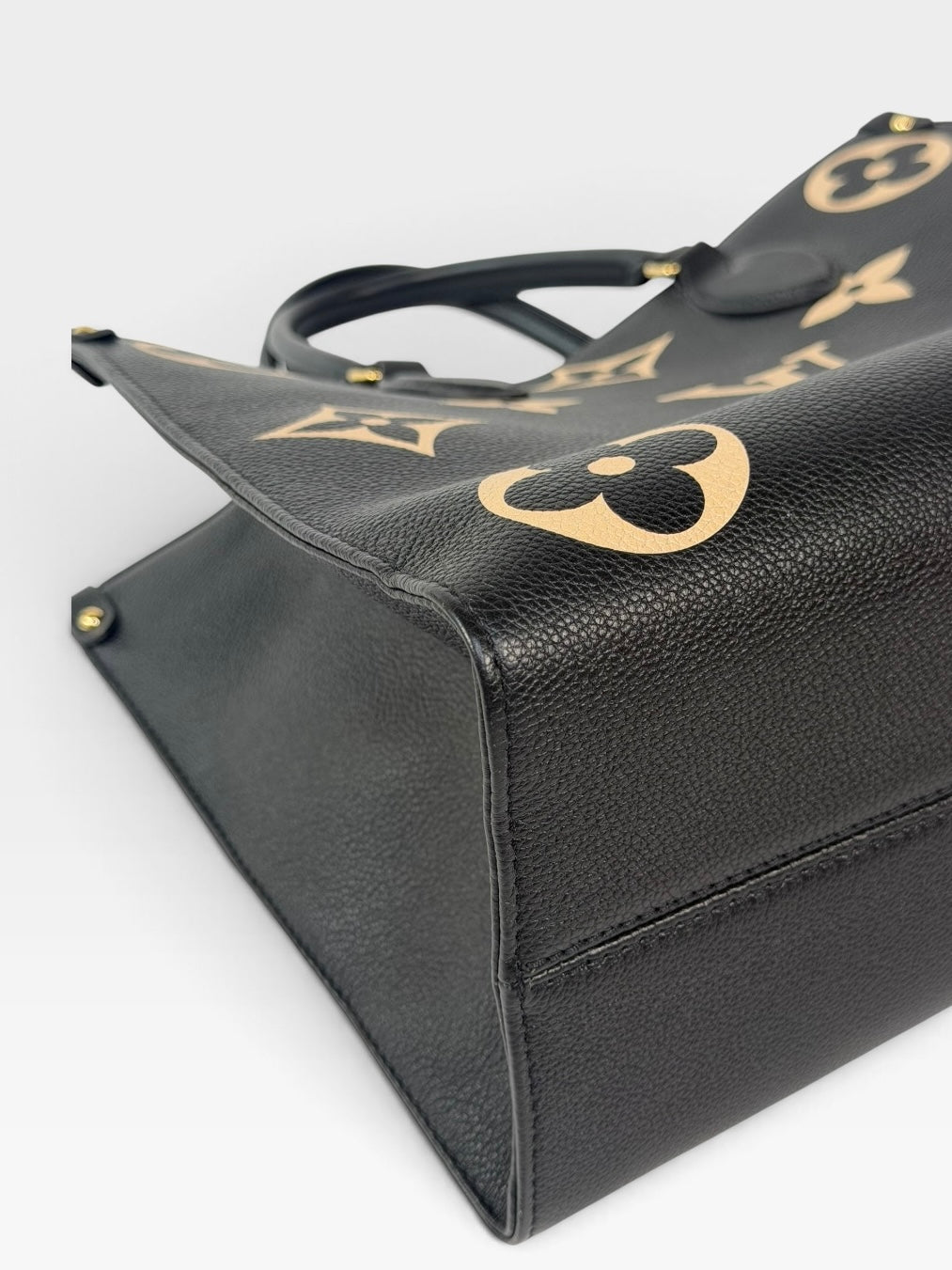 Louis Vuitton On The Go MM Tote In Black & Beige Leather With Gold Hardware. 100% authentic and preloved in excellent condition