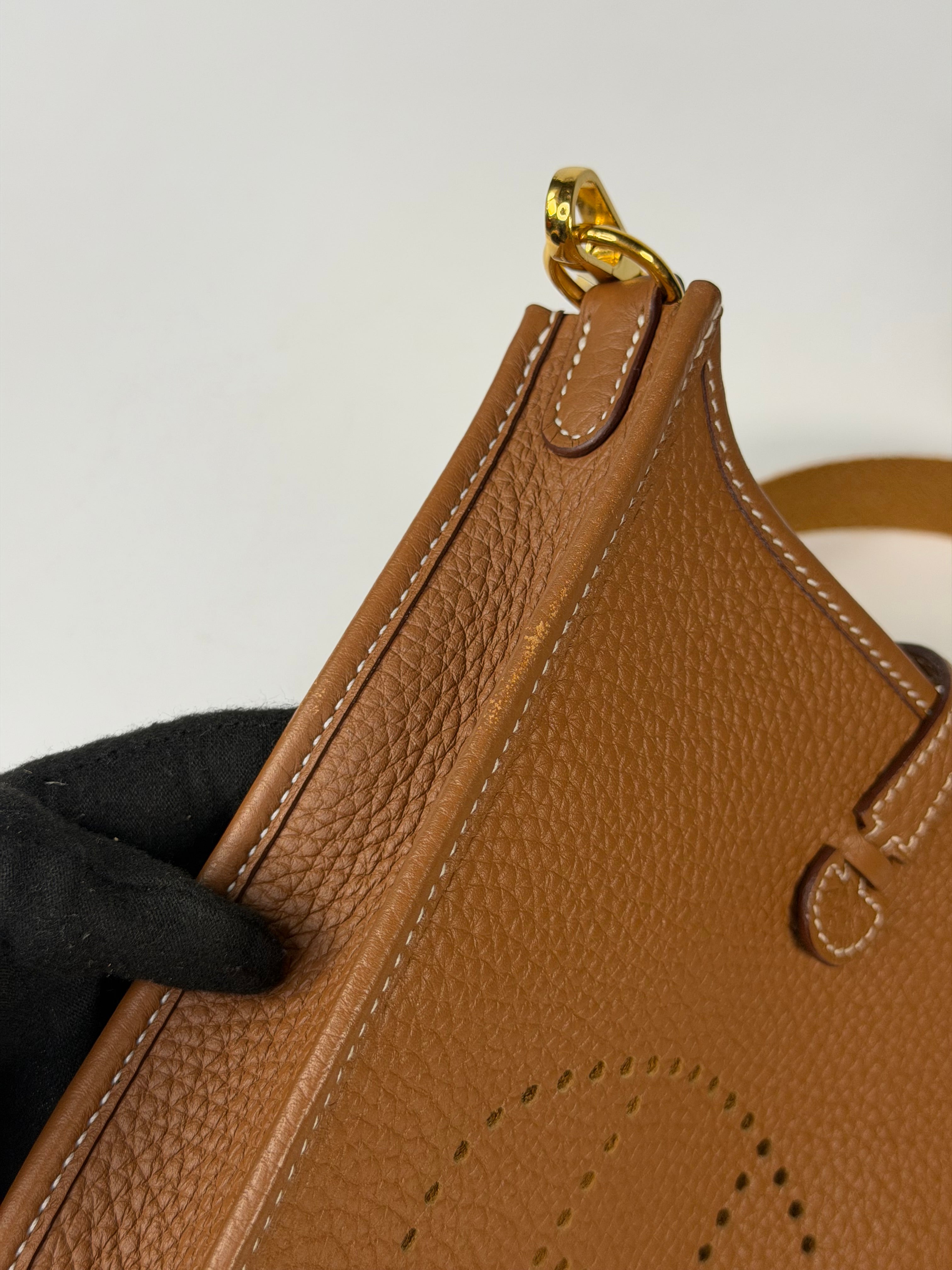 Hermès Evelyne TPM In Gold Clemence Leather With Gold Hardware In Very Good Condition 100% authentic and preloved