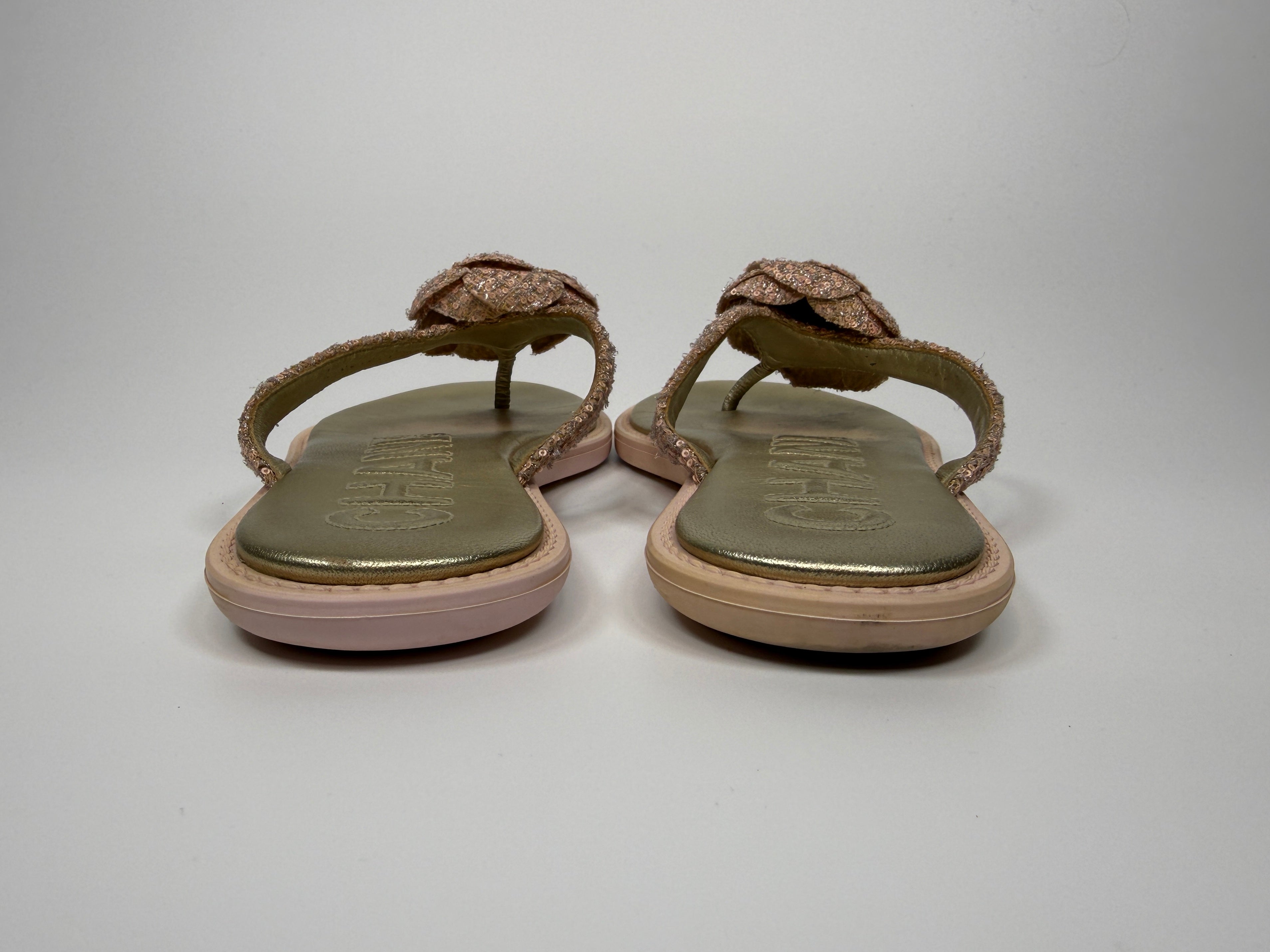 Authentic and preloved Chanel Camelia CC Thong Slides (Size 40/UK7) pink and gold tweed Good condition. 100% Authenticity guarantee.