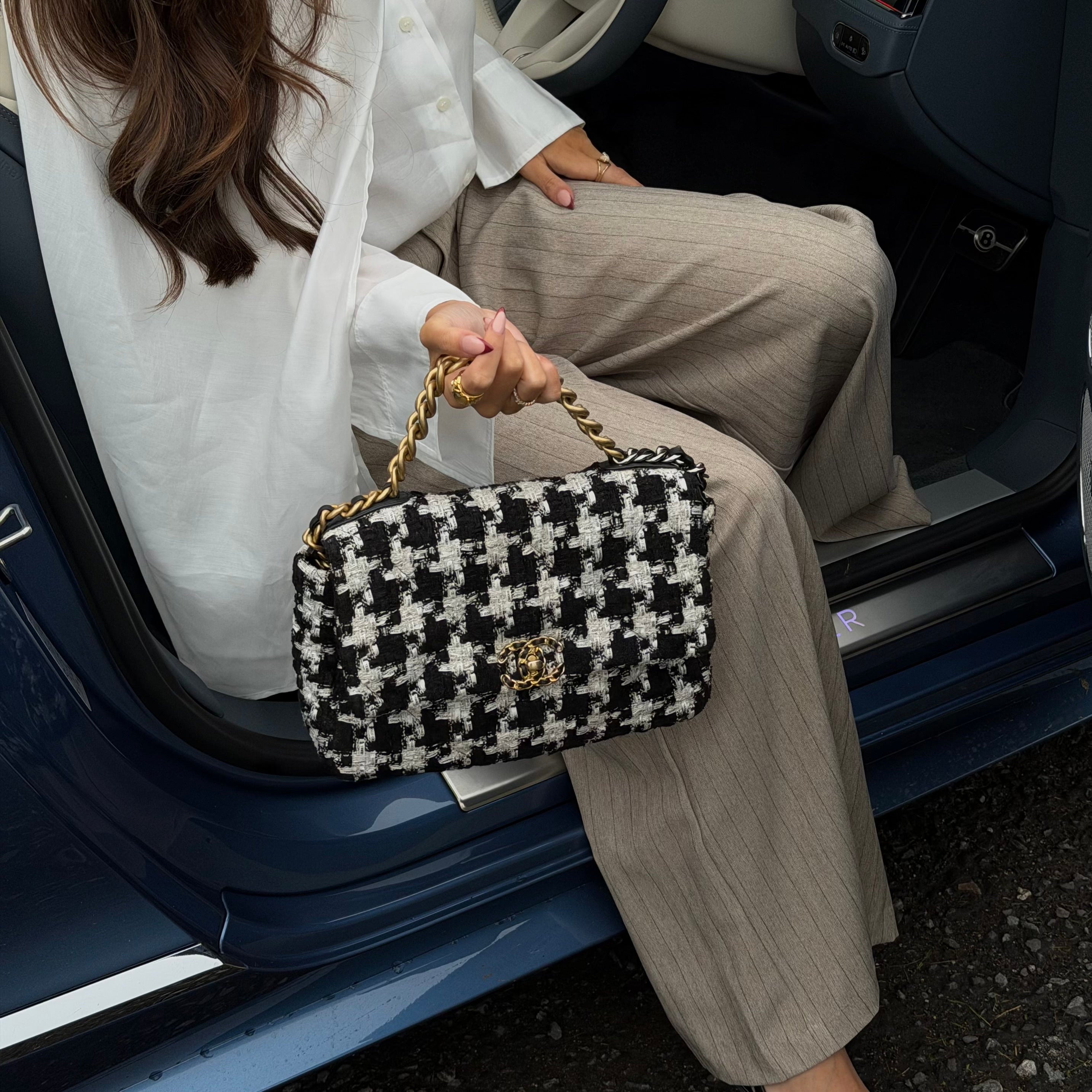 Chanel 19 Large In Houndstooth Tweed With Mixed Hardware