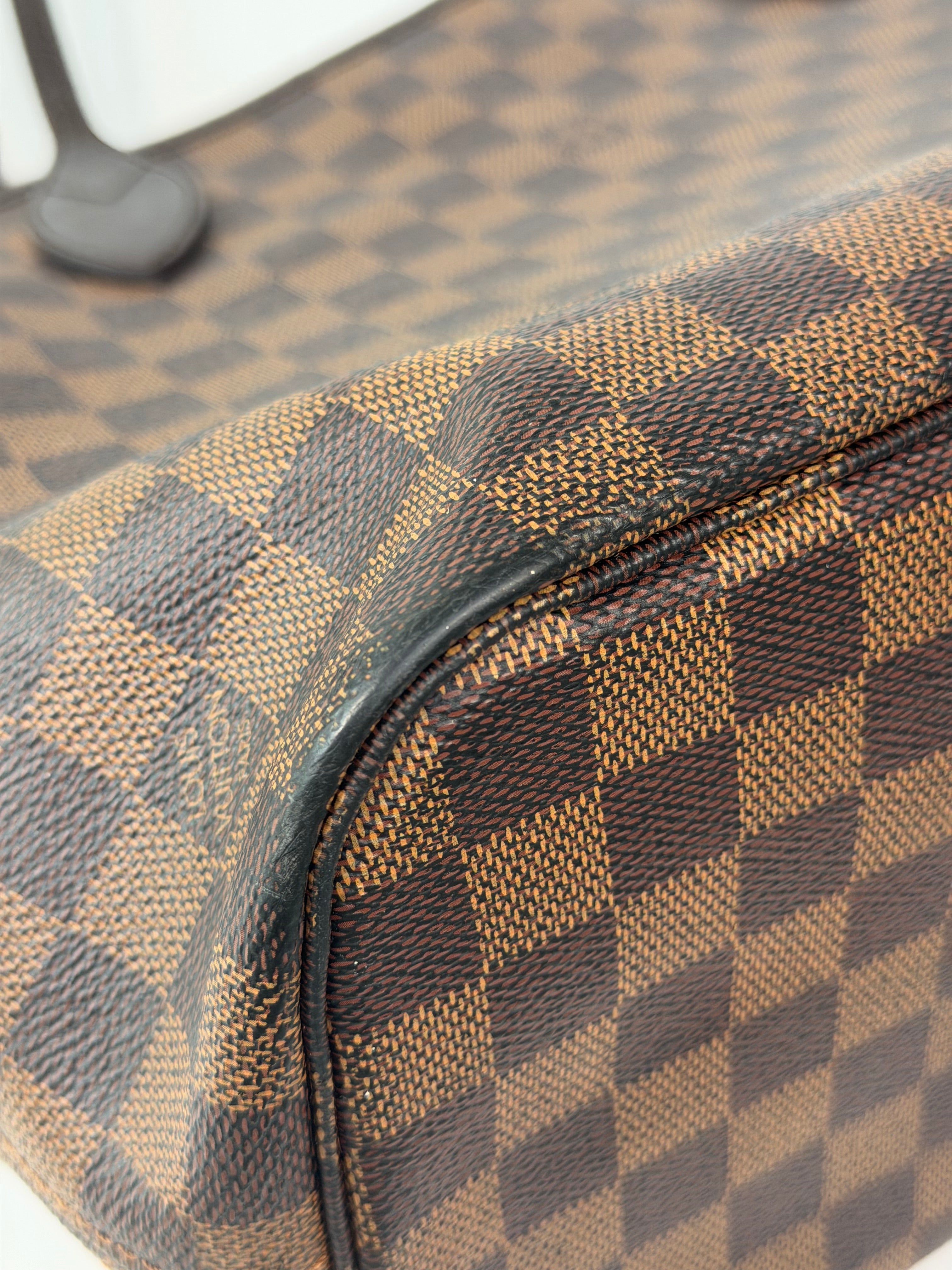 Louis Vuitton Neverfull MM In Damier Ebene Canvas Gold Hardware. Authentic and preloved in very good condition. Verified by Luxe Cheshire. 100% guarantee