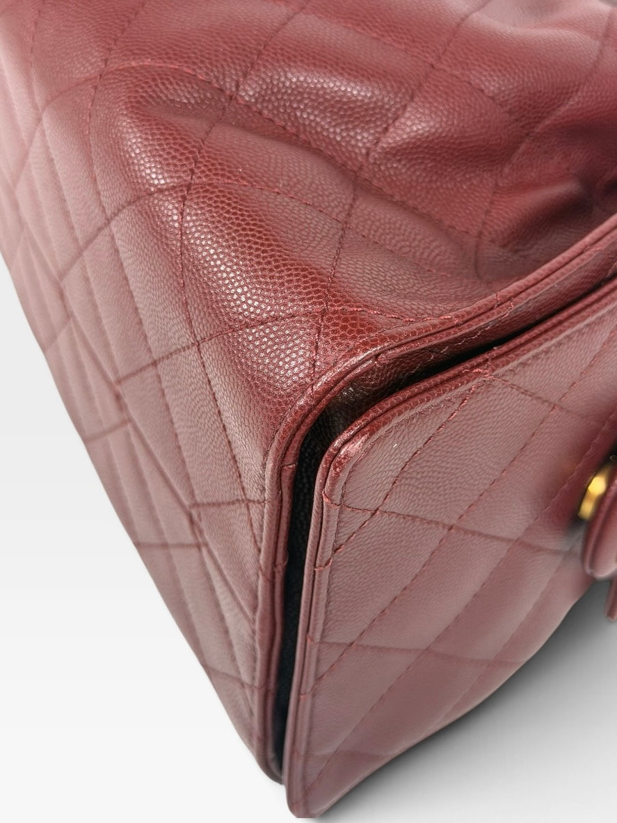 *Luxe Top Pick* Chanel 25 Small In Burgundy Caviar Leather With Gold Hardware, Authentic and preloved in excellent condition. 100% guatantee