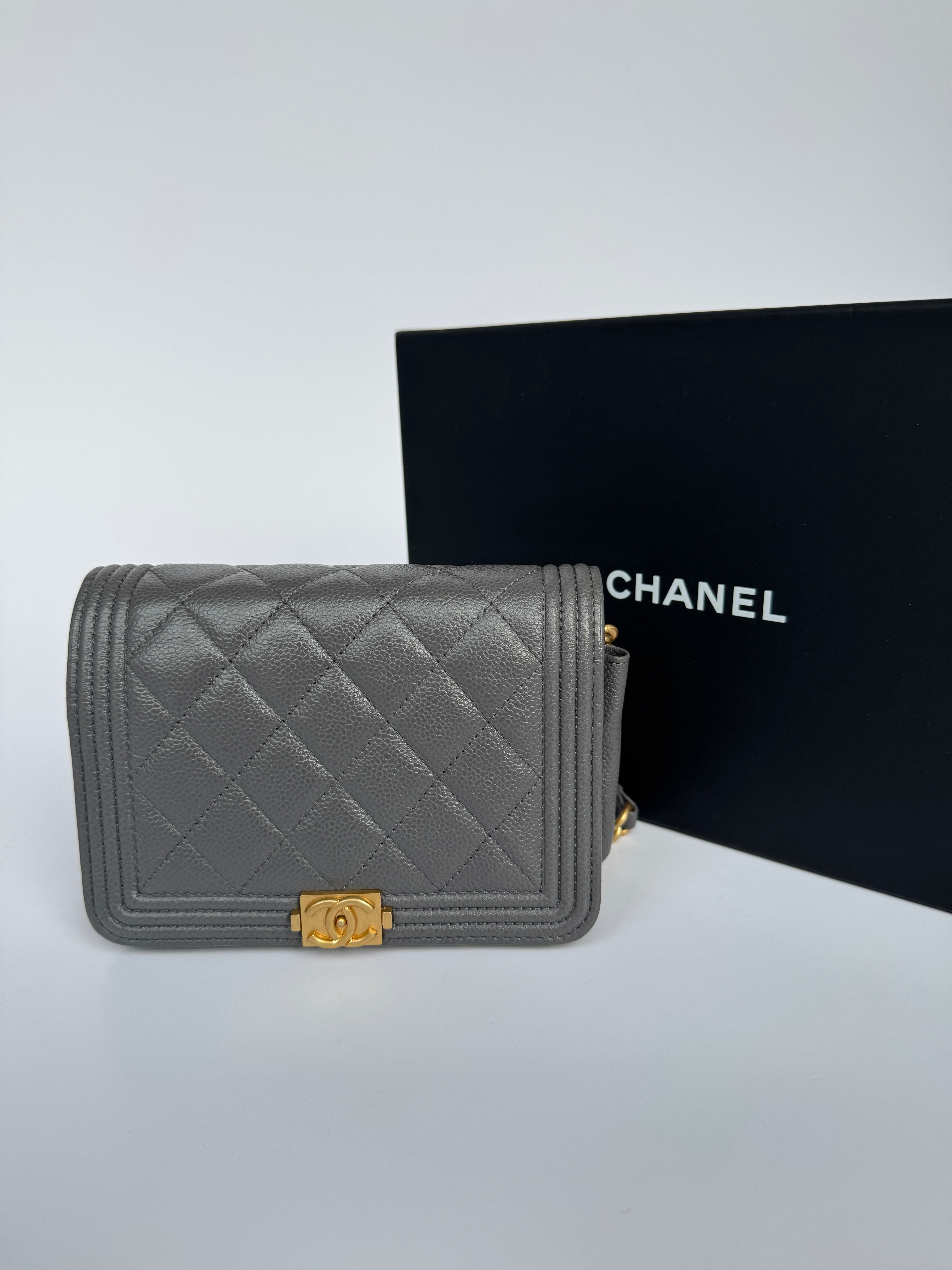 Chanel Boy Square Wallet On Chain In Grey Caviar Gold Hardware
Pre Loved & Authentic