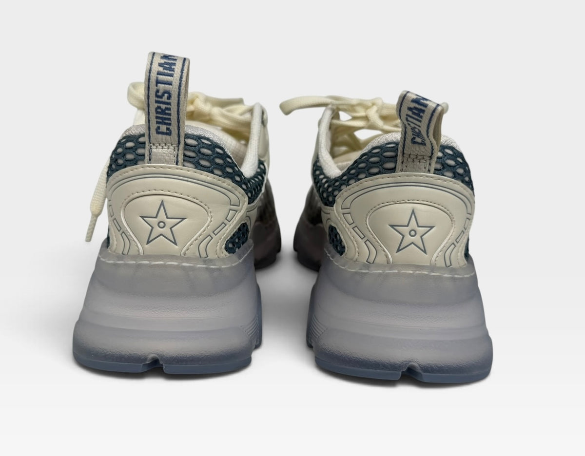 Christian Dior Vibe Sneakers In White & Chambray Blue Oblique (Size 36.5/UK3.5) 100% authentic and preloved in excellent condition