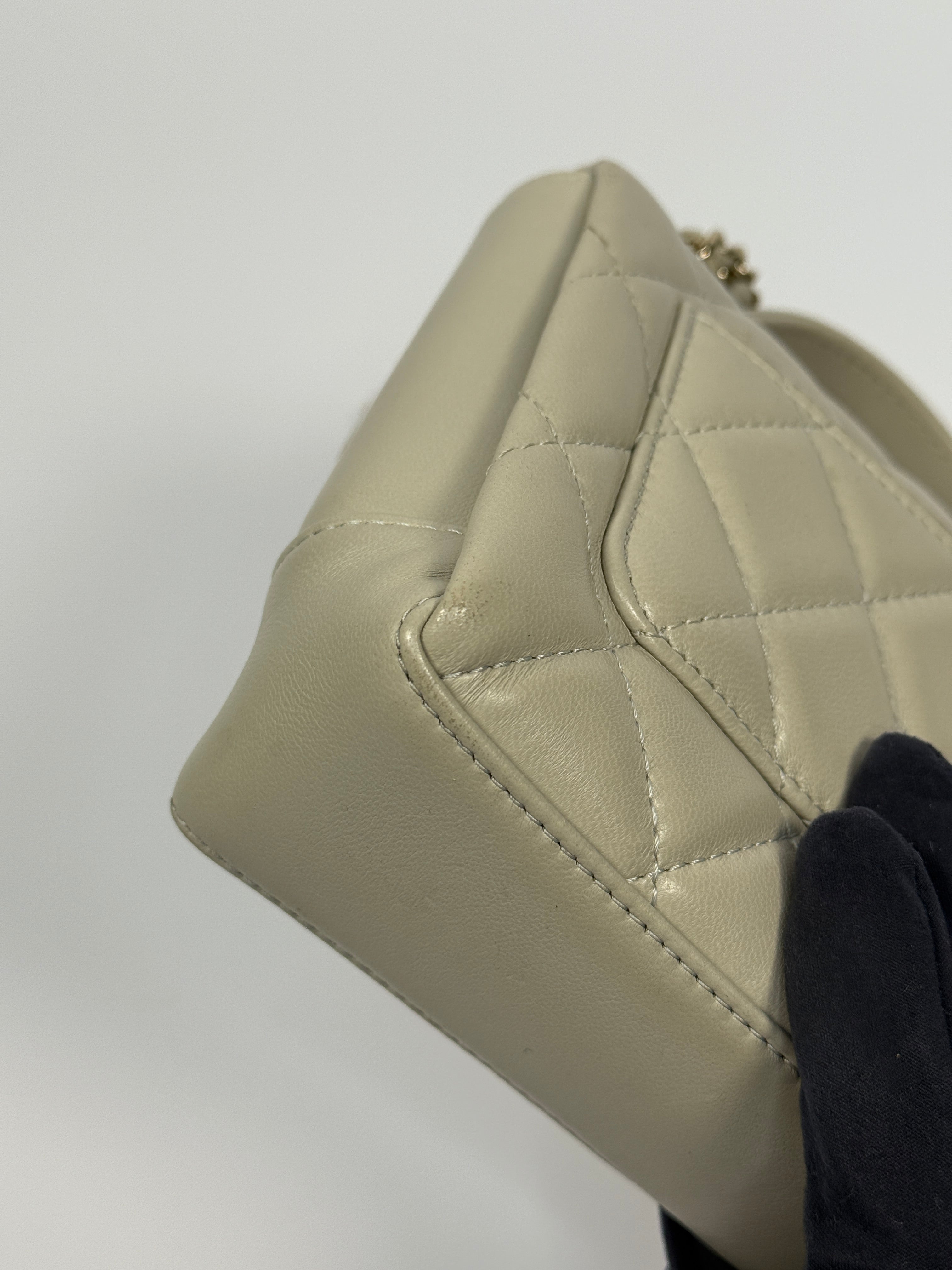 Chanel Seasonal Top Handle Flap Bag
Pre Loved & Authentic