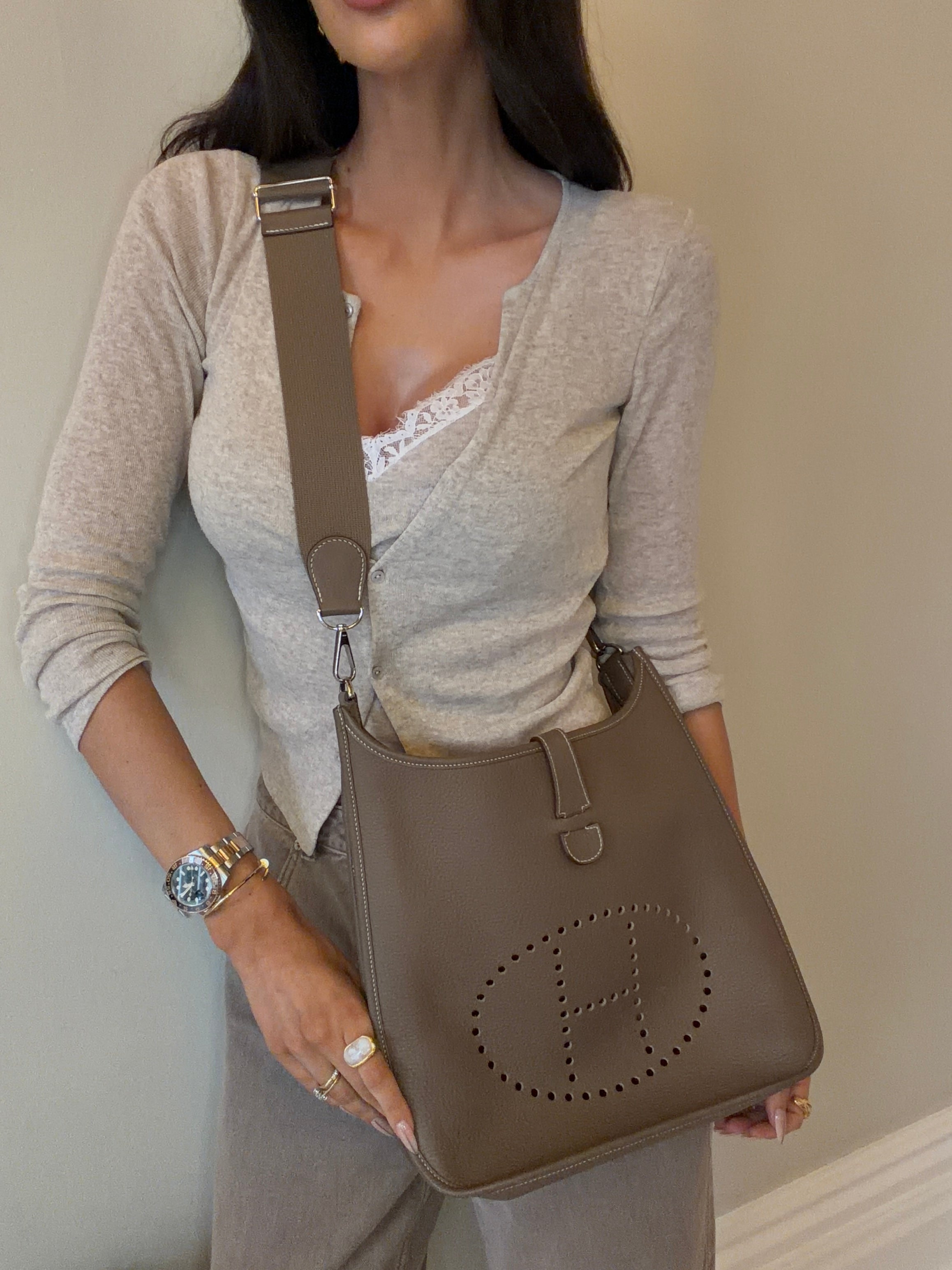 Hermès Evelyne 32 In Etoupe Clemence Leather With Palladium hardware Authentic and pre loved in Very Good condition