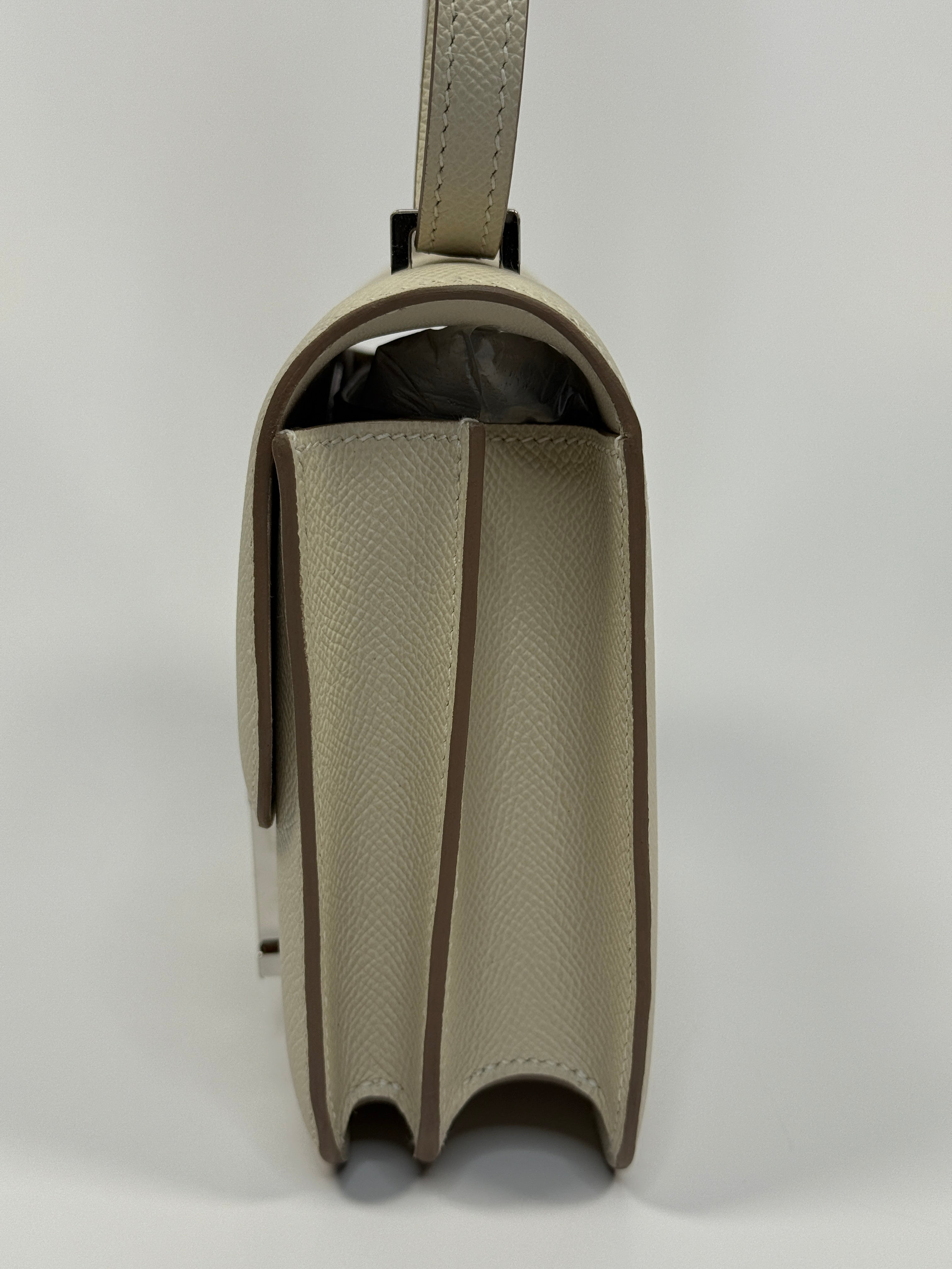 Hermès Constance 18 In Craie Epsom Leather With Lacquered Hardware , new and unused condition. Authentic and preloved.