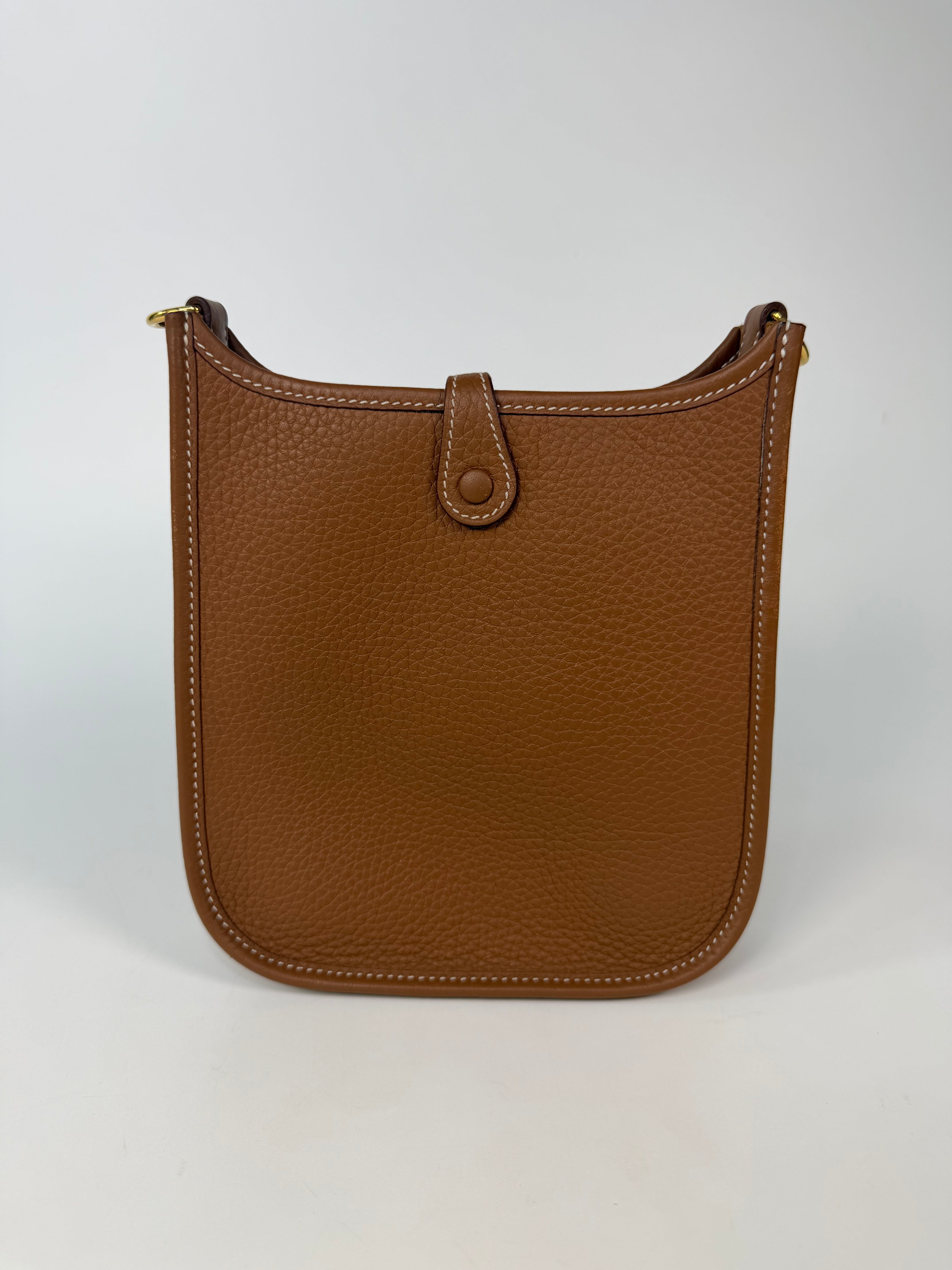 Hermès Evelyne TPM In Gold Clemence Leather With Gold Hardware In Very Good Condition 100% authentic and preloved