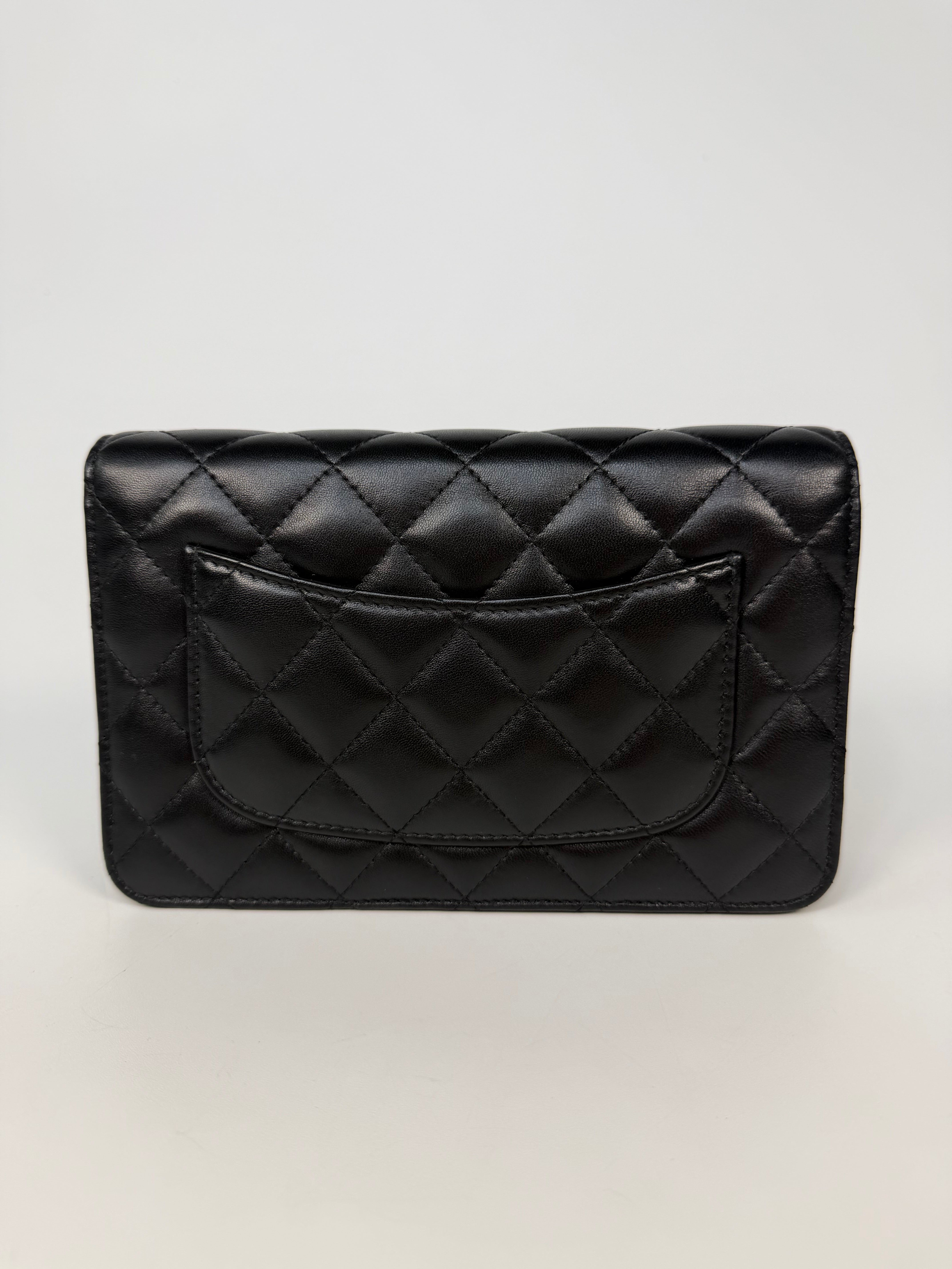 Chanel Wallet On Chain Black lambskin Leather Gold hardware
Very Good condition, Authentic, Pre Loved. Verified by Luxe Cheshire. International, fast and fully insured delivery. Trusted designer resale.