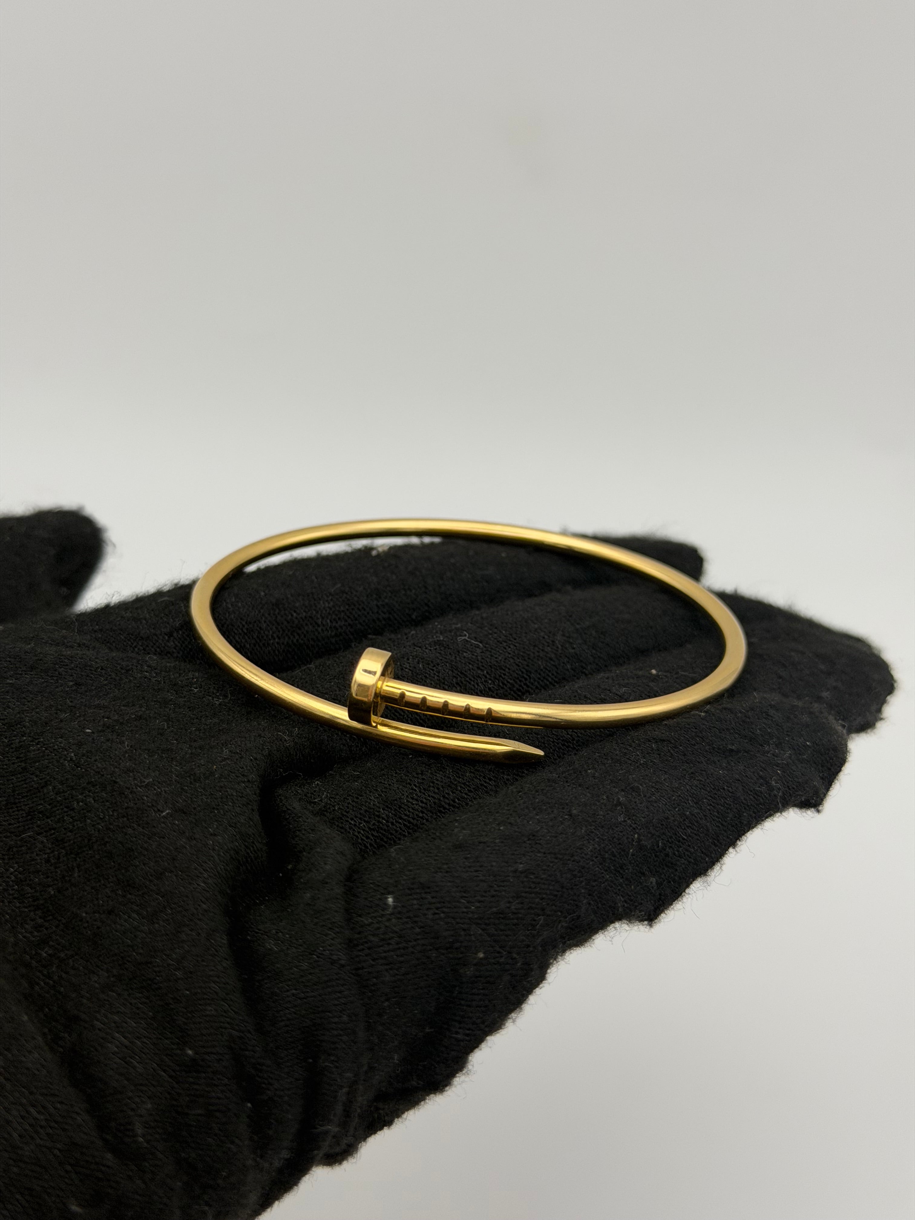 Cartier Love Bracelet in Rose Gold Classic Model
Pre Loved & Authentic
Insured next day delivery
Verified By Luxe Cheshire.