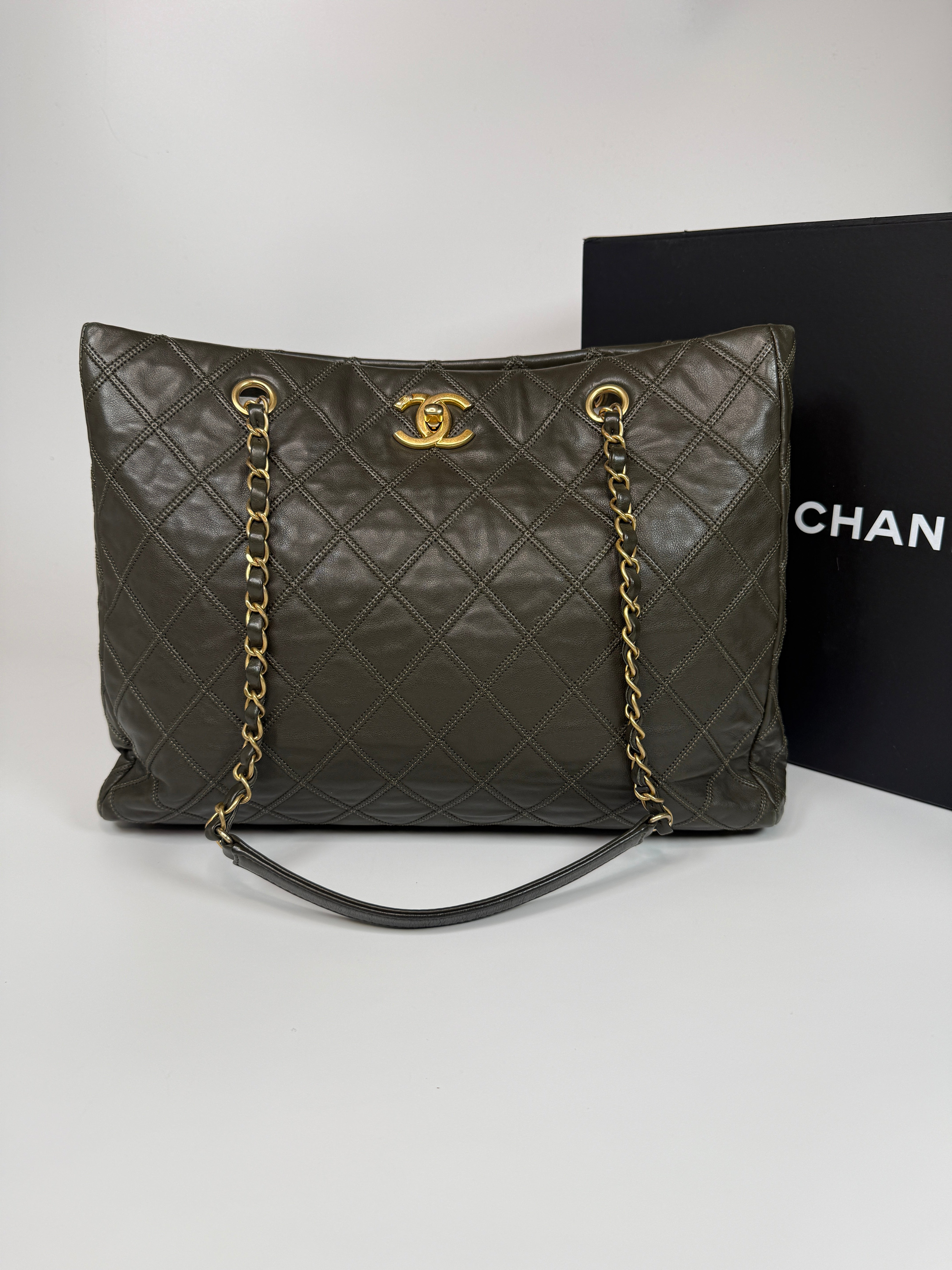 Authentic and preloved Chanel Dark Green Lambskin Leather Tote Bag With Gold Hardware very good condition. 100% Authenticity Guarantee