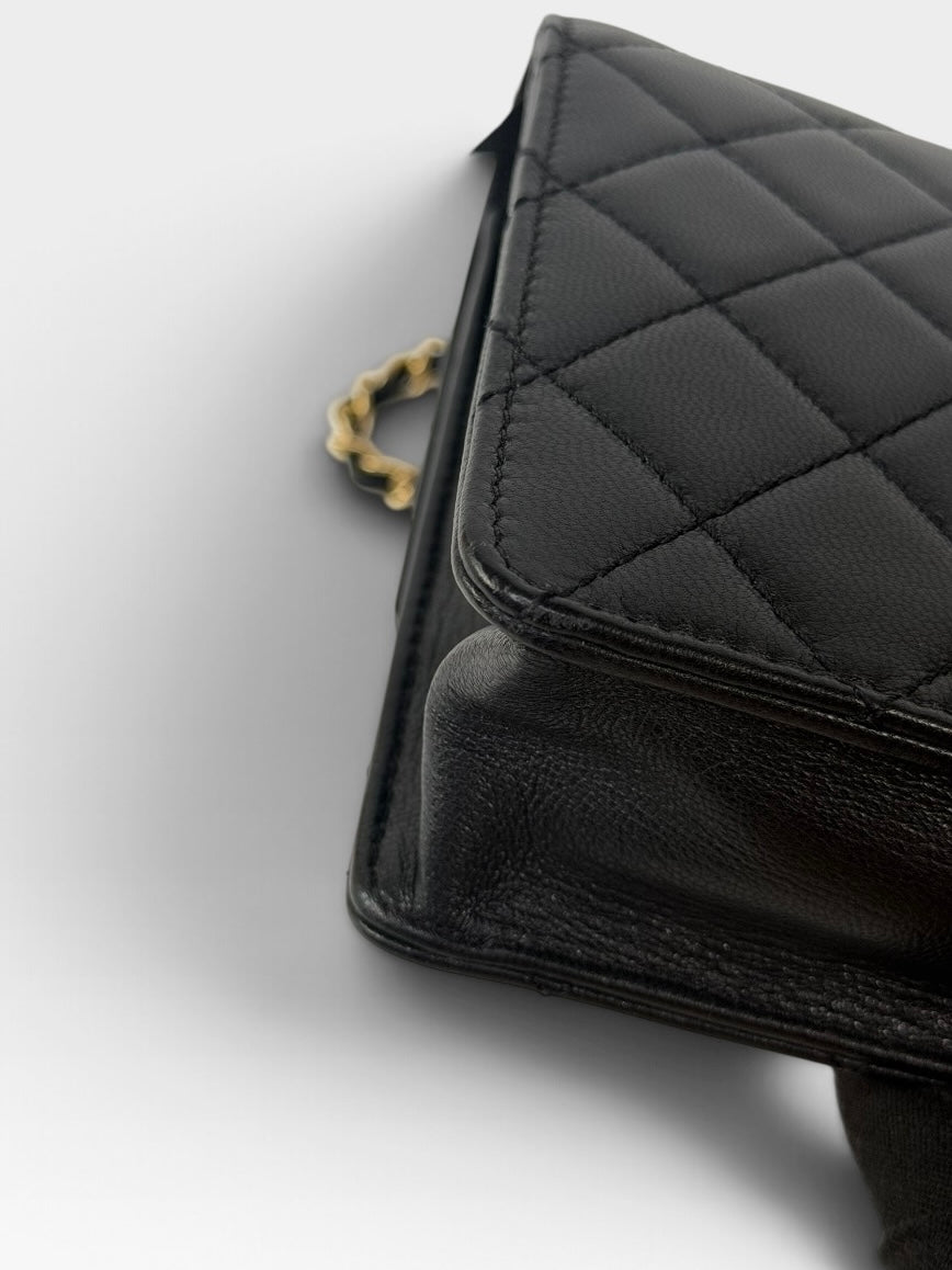 Chanel Chic Pearls Bag In Black Quilted Lambskin With Gold Hardware. 100% authentic and preloved in excellent condition