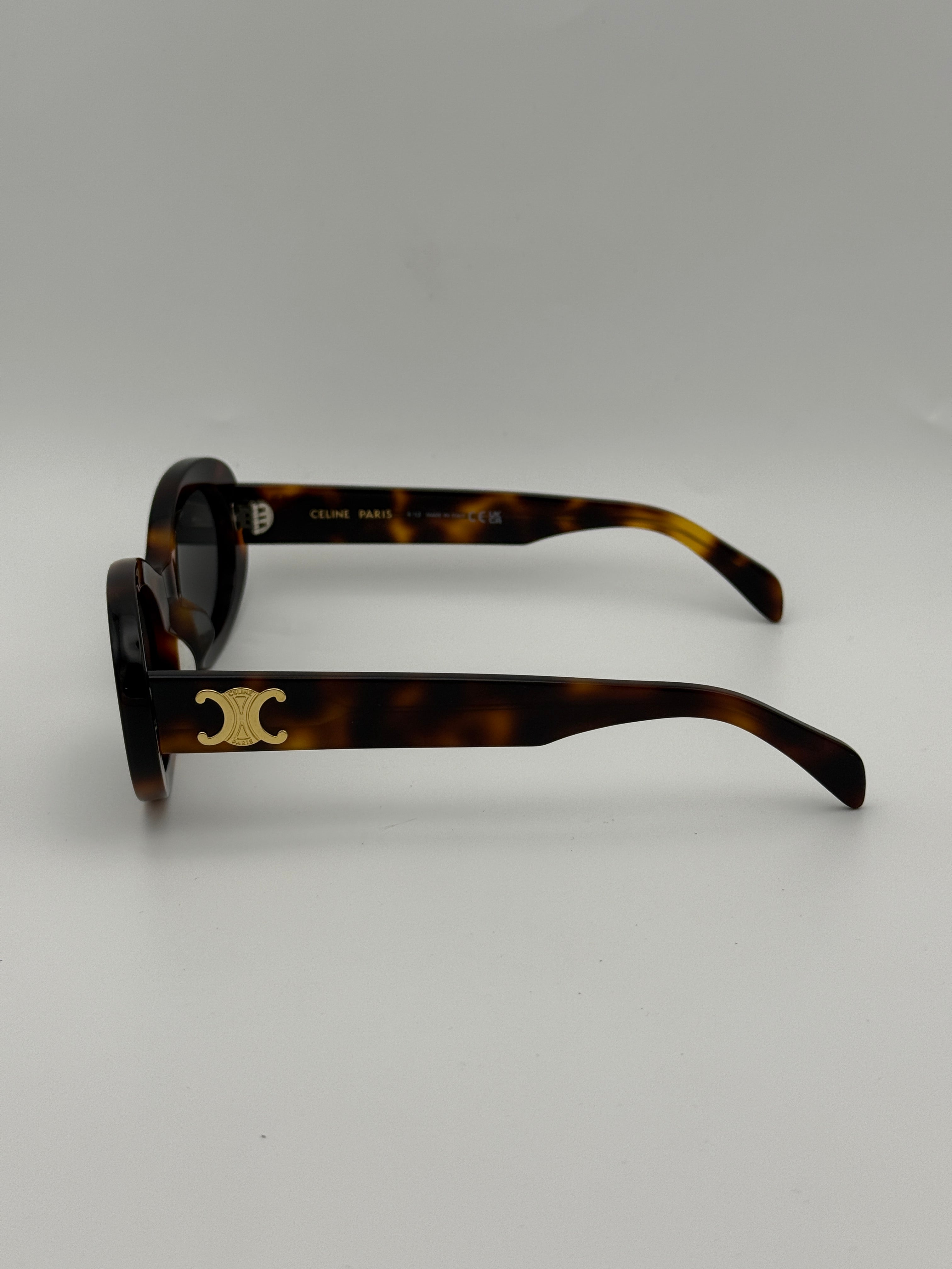 Authentic and preloved Celine CL40194U sunglasses. excellent condition, 100% Excellent condition