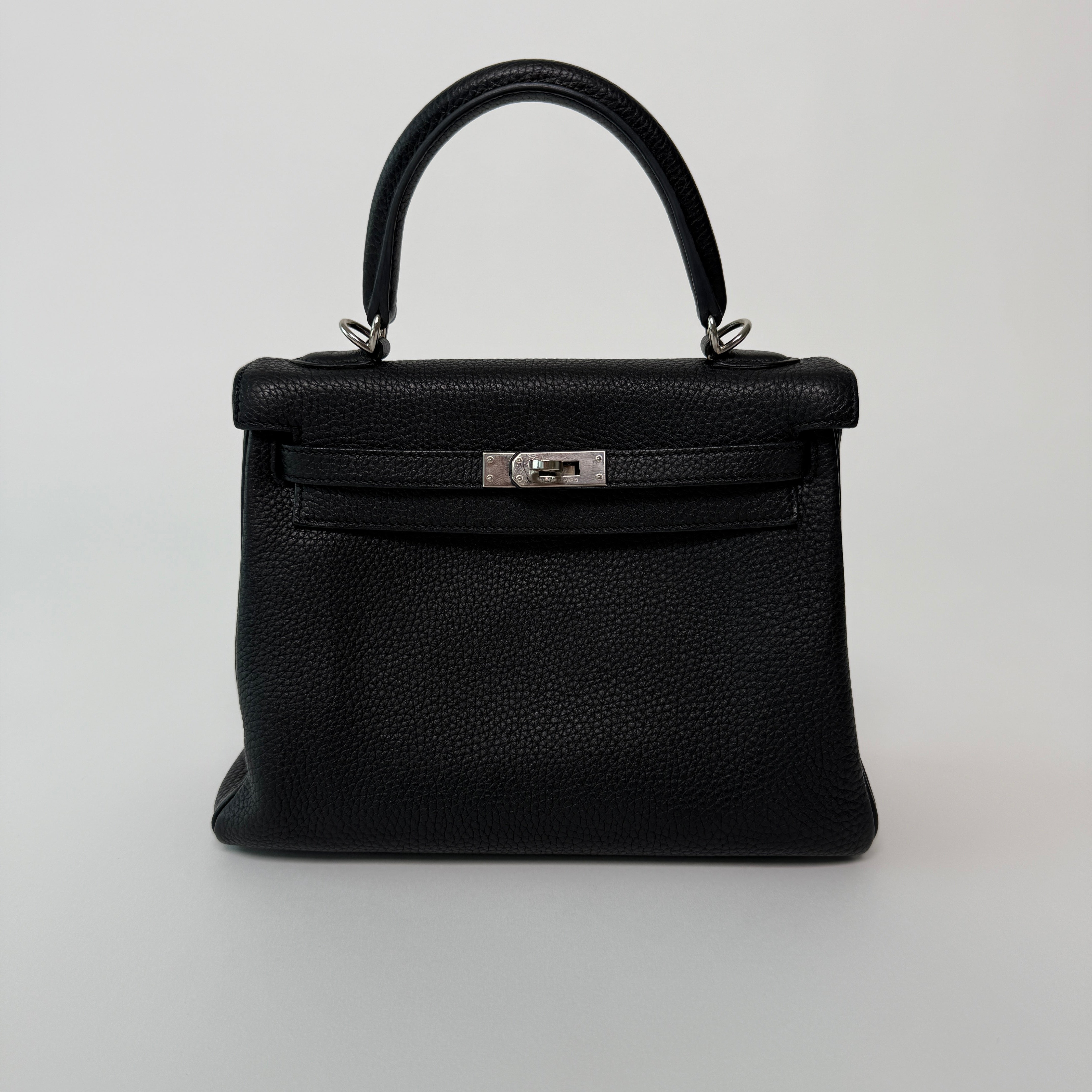 Authentiic Hermès Kelly 25 In Nior Togo Leather with palladium hardware.