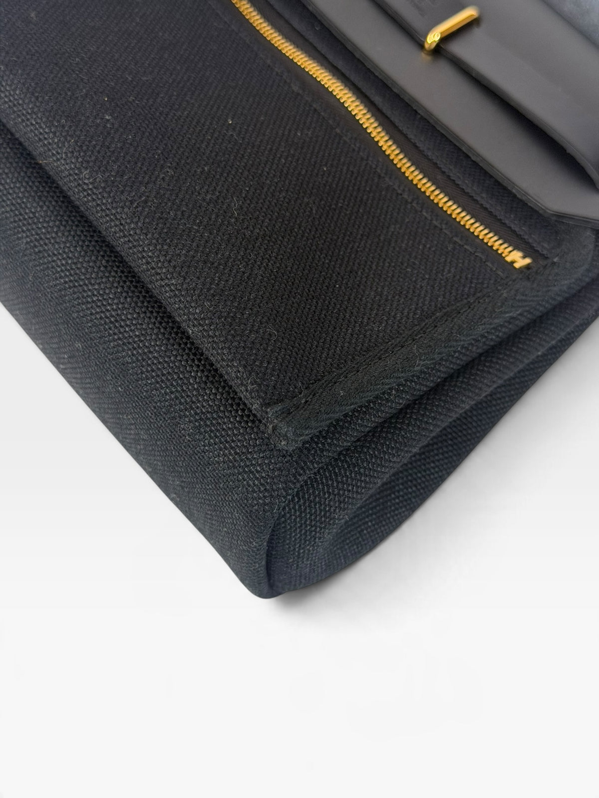 Hermès Herbag Zip 20 In Noir / Noir Canvas With Gold Hardware. Authentic and preloved in new and unused condition. 100% Guarantee