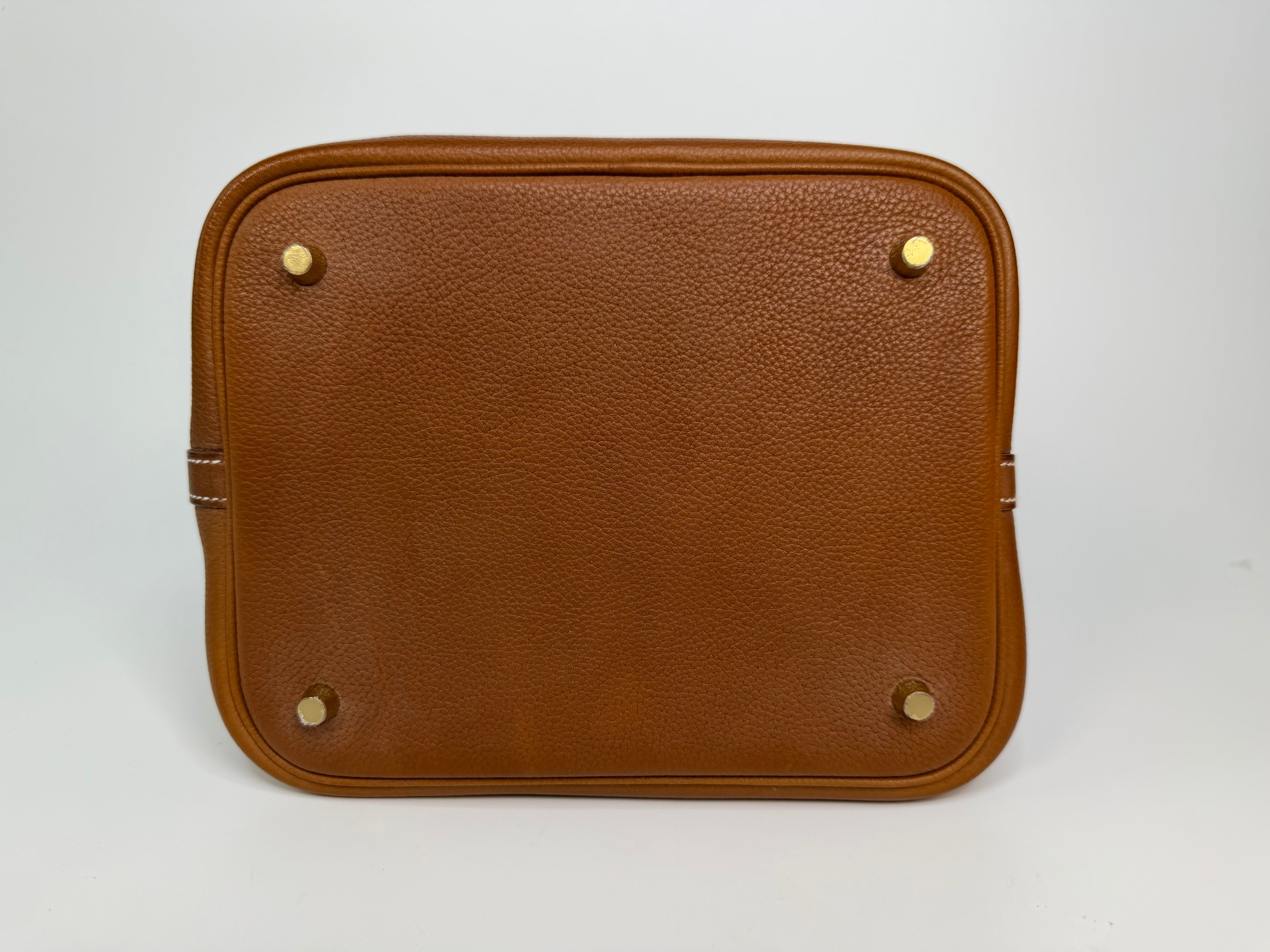 Hermès Picotin 22 In Gold Barenia Fauboug Leather With Gold Hardware. Authentic and preloved in excellent condition