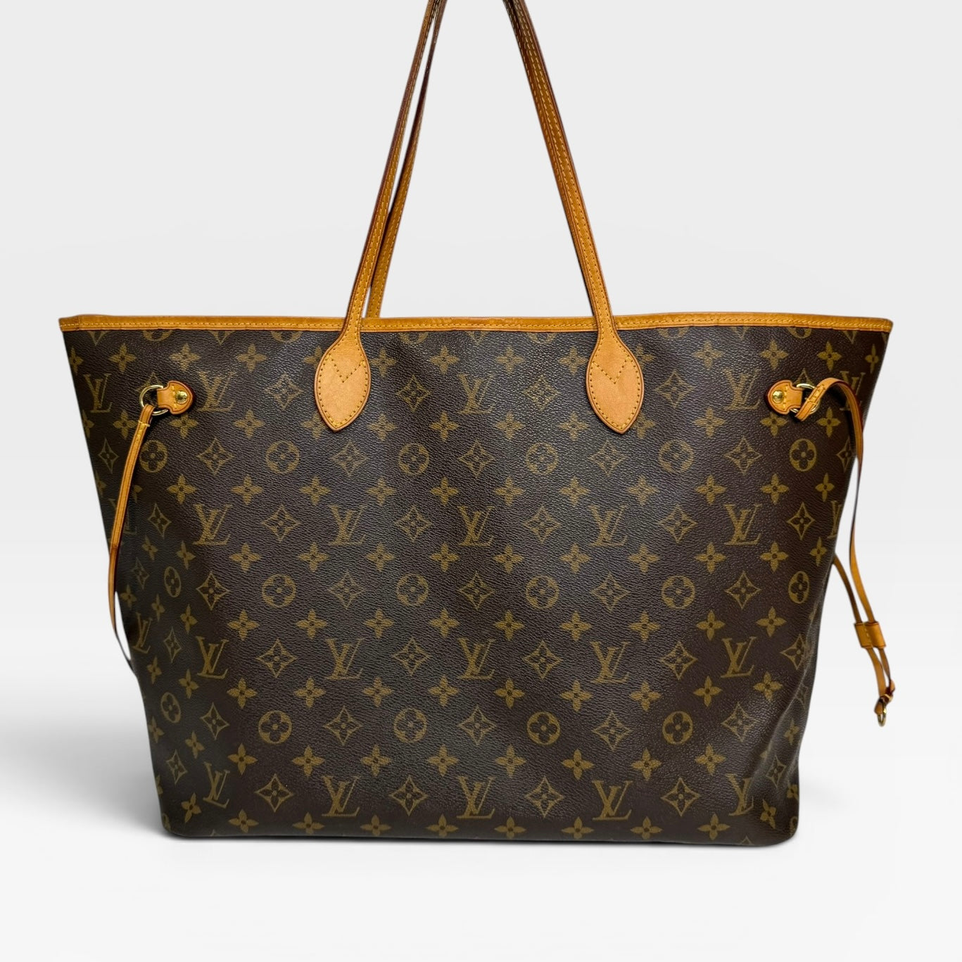 Louis Vuitton Neverfull GM Tote Bag In Monogram. Authentic and preloved in very good condition.