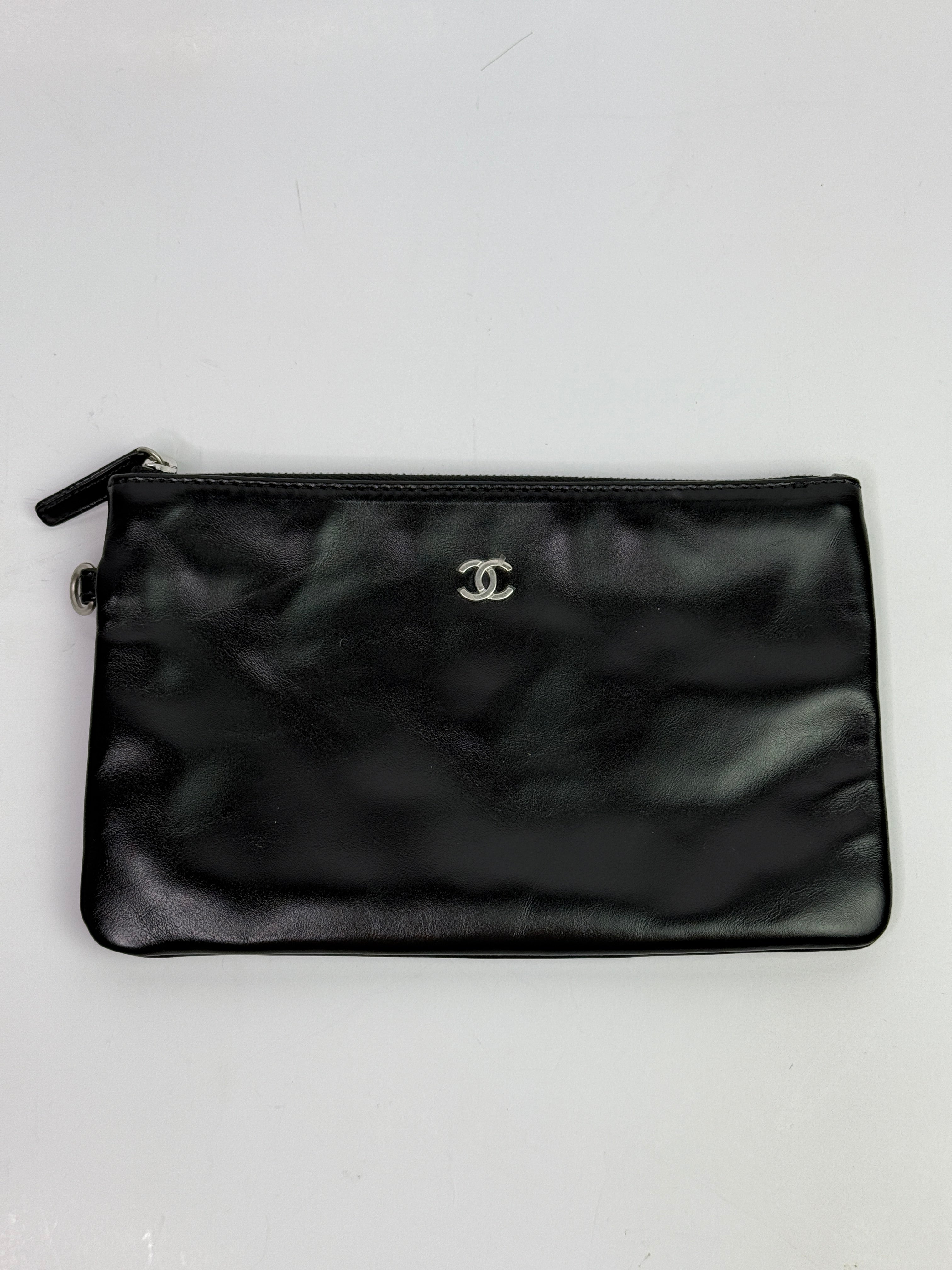 Chanel 22 Handbag In Black Calfskin Leather With SHW