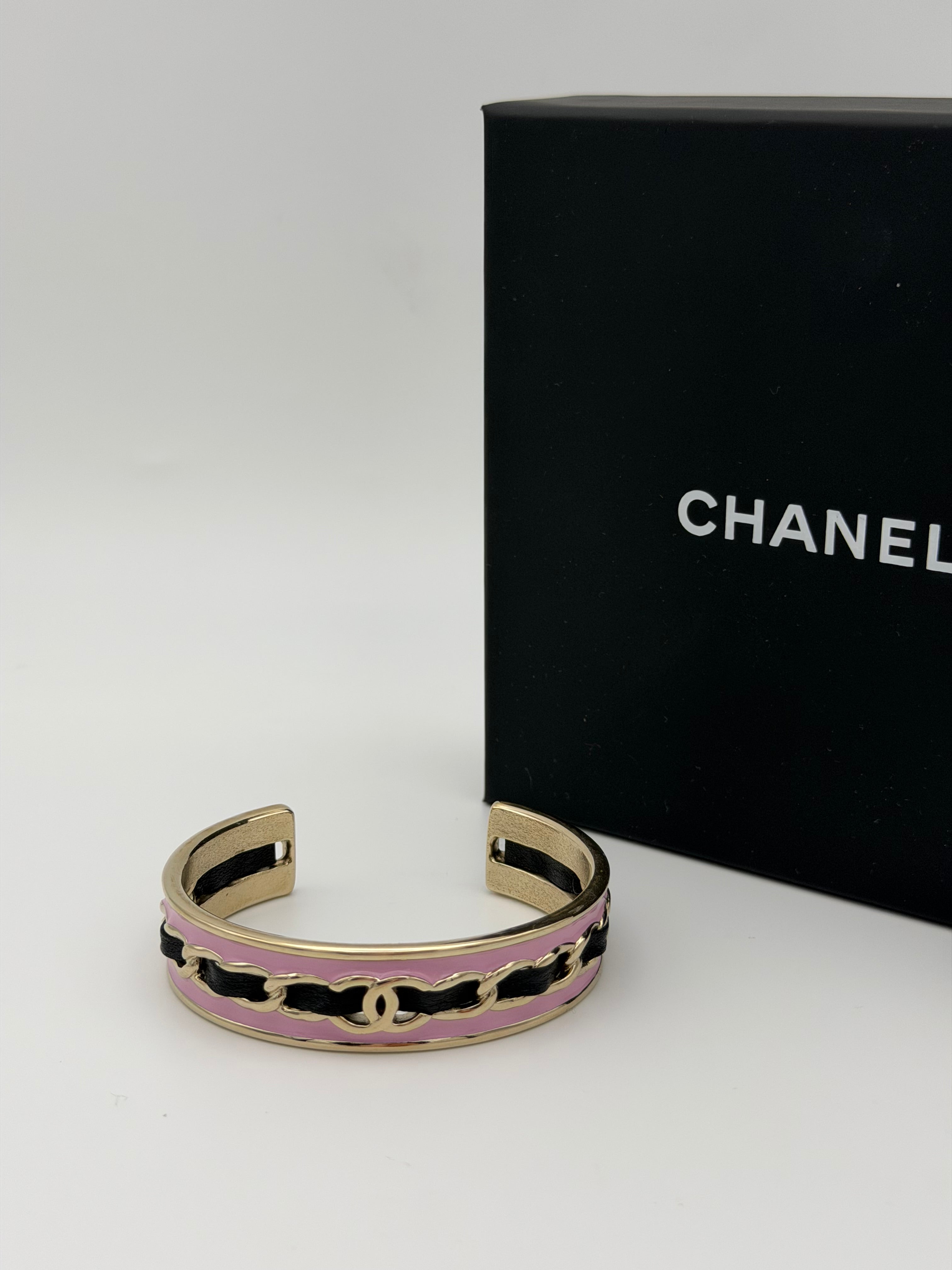 Chanel CC Bangle In Pink & Black Size Medium. Authentic and preloved in excellent condition