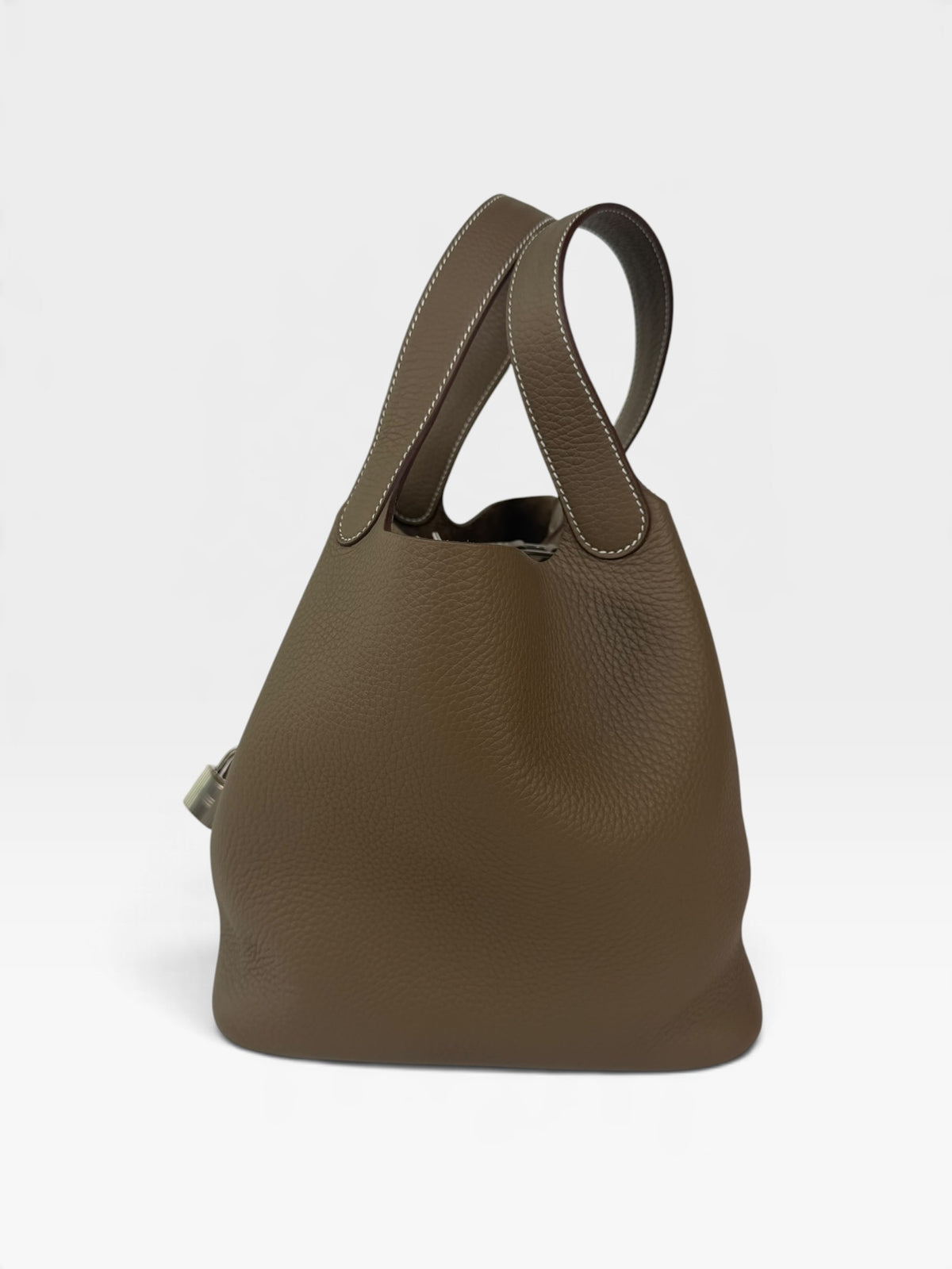Hermès Picotin 22 In Etoupe Clemence Leather With Palladium Hardware. Authentic and preloved in new and unused condition. 100% guarantee