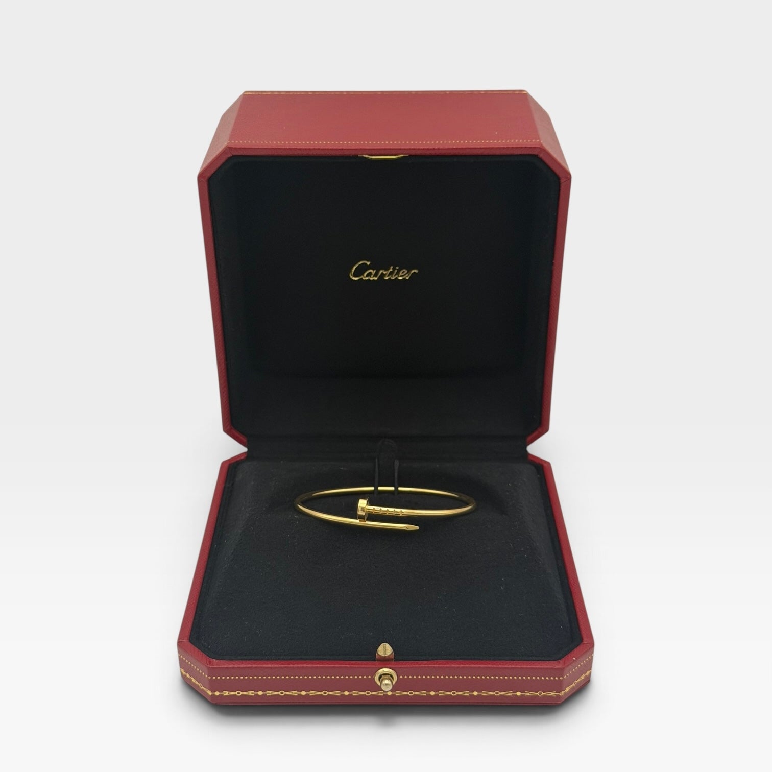 Cartier Love Bracelet in Rose Gold Classic Model
Pre Loved & Authentic
Insured next day delivery
Verified By Luxe Cheshire.