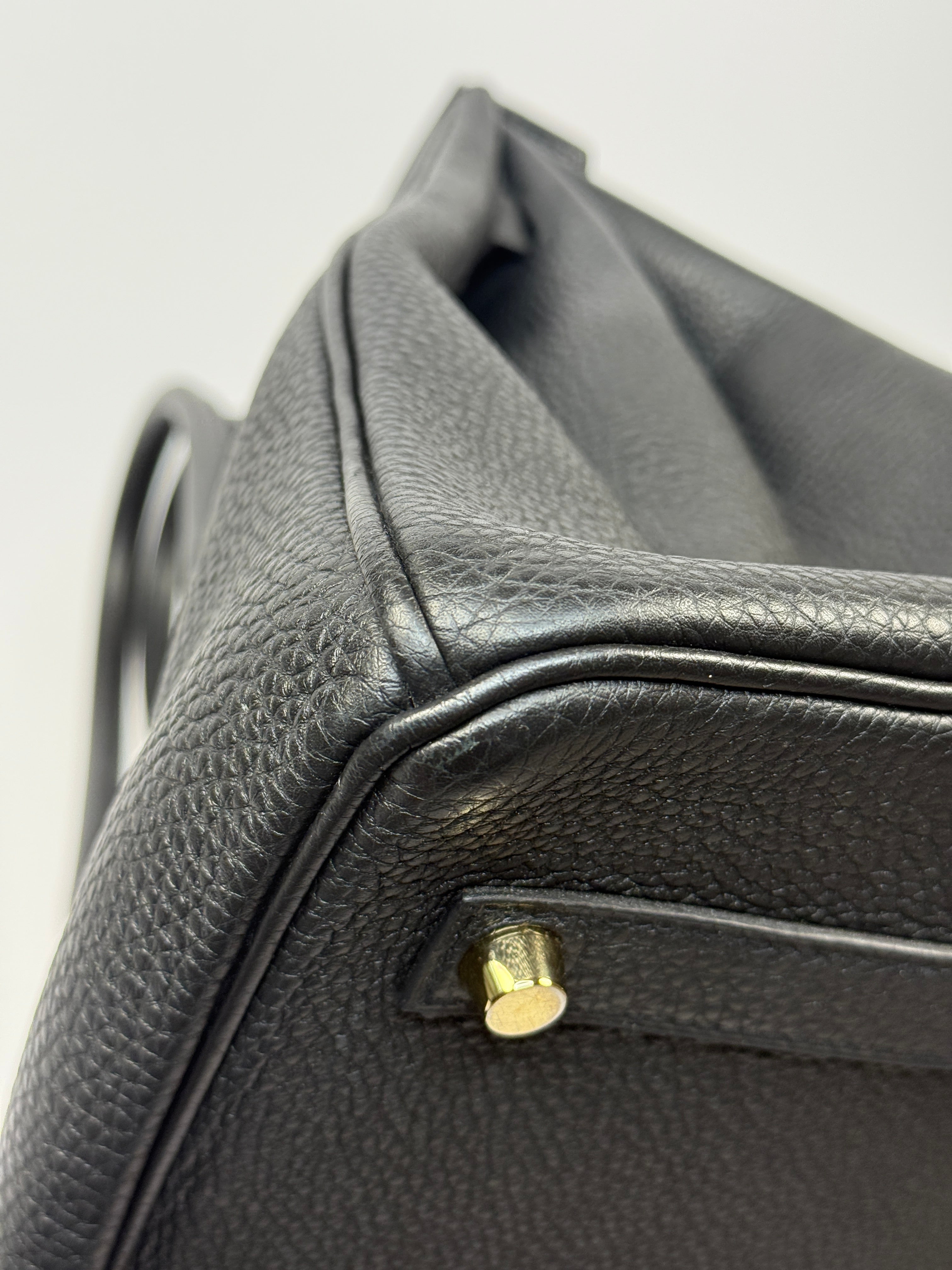 Hermès Birkin 35 Black Togo Leather With Gold Hardware. Excellent condition. Authentic and preloved.
